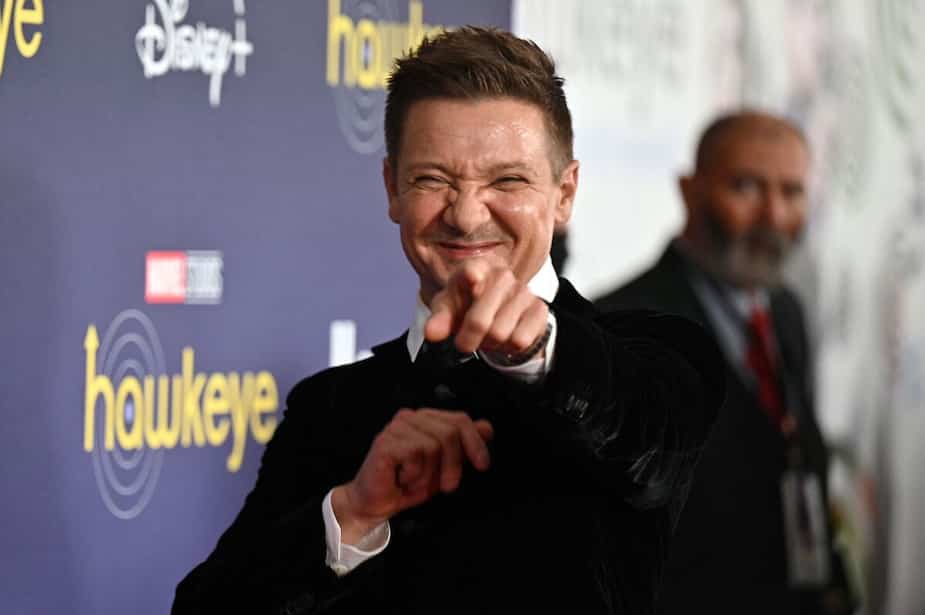 Image principale de l'article Jeremy Renner promet de réparer ses «30 os cassés»