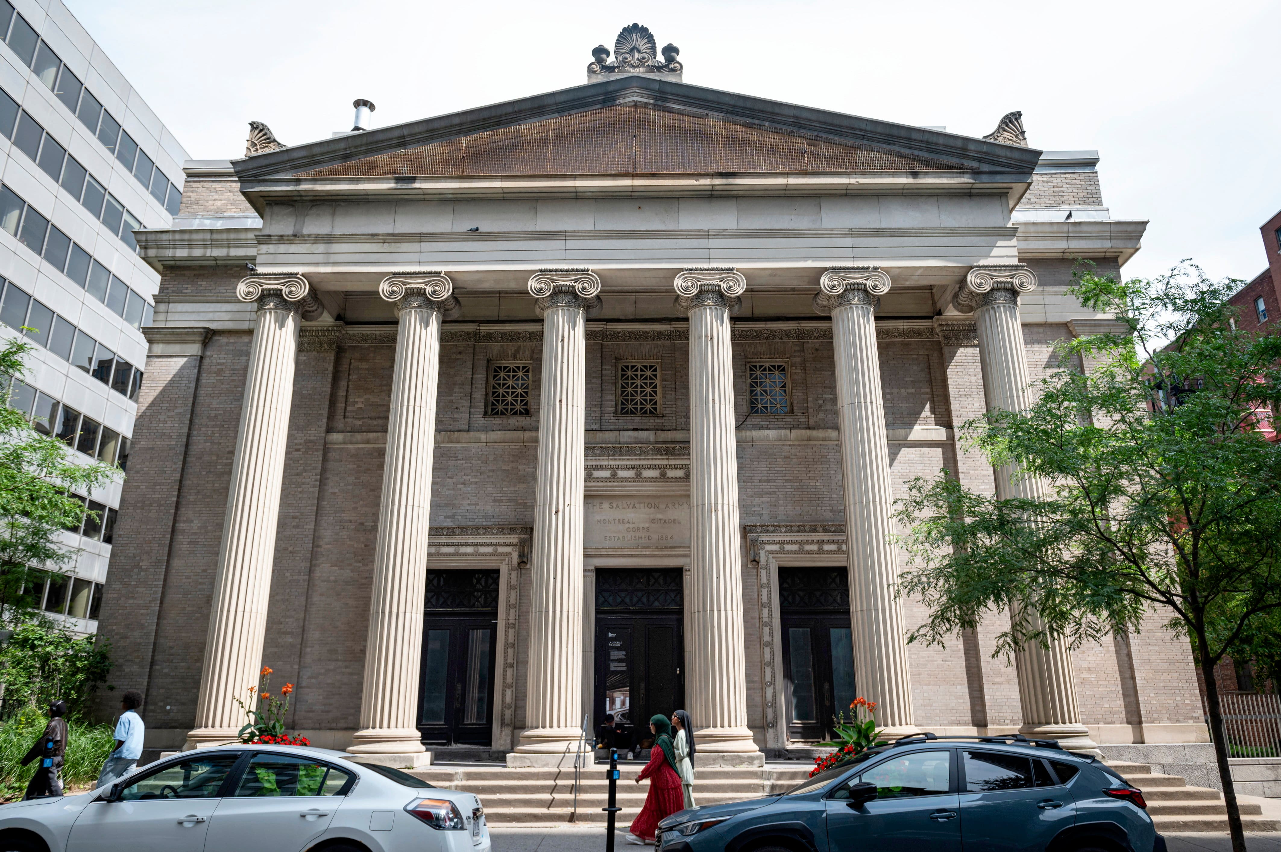 Le Groupe Mach envisage une tour de plus de 25 étages surplombant une ancienne église au centre-ville de Montréal