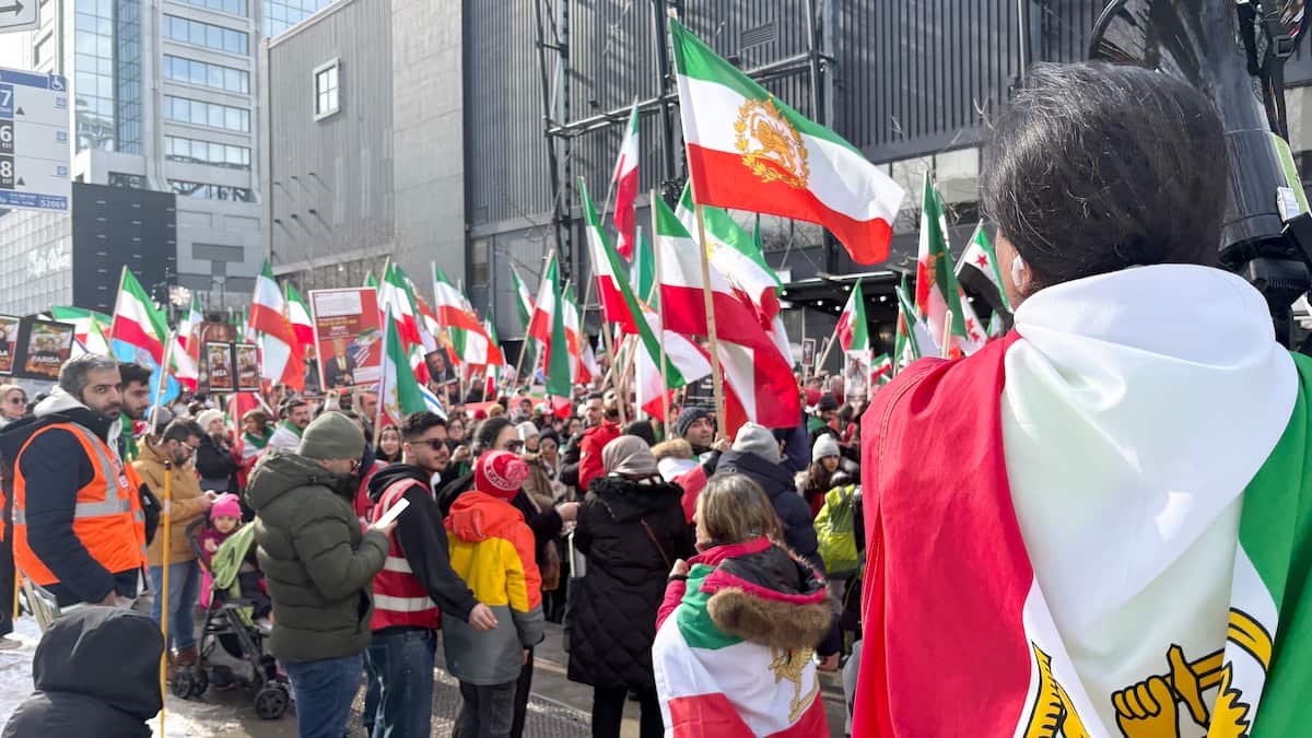 Frappes israélo-américaines: des Iraniens en liesse à Montréal