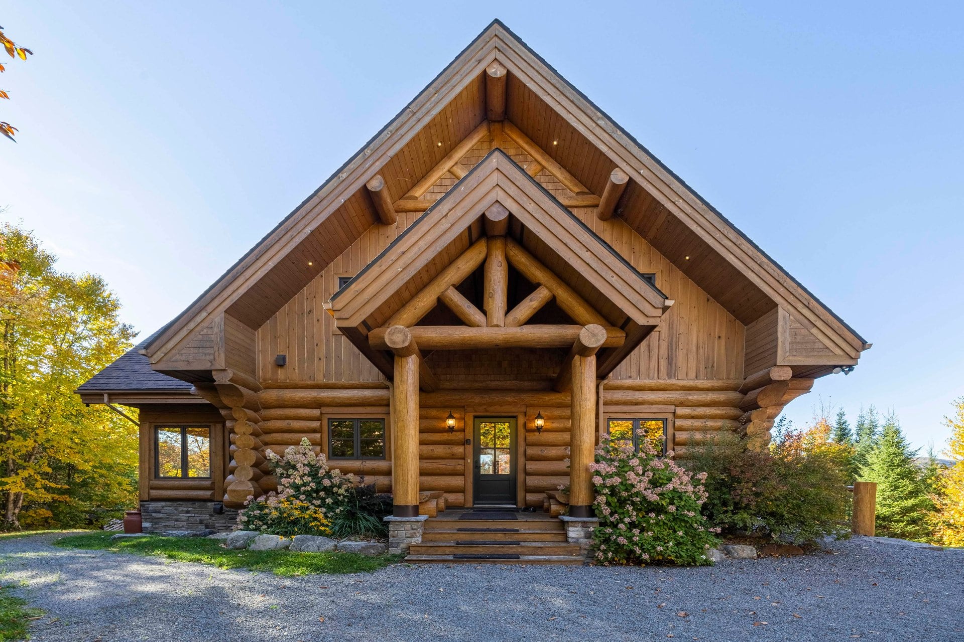 Cette magnifique maison en bois rond est à vendre