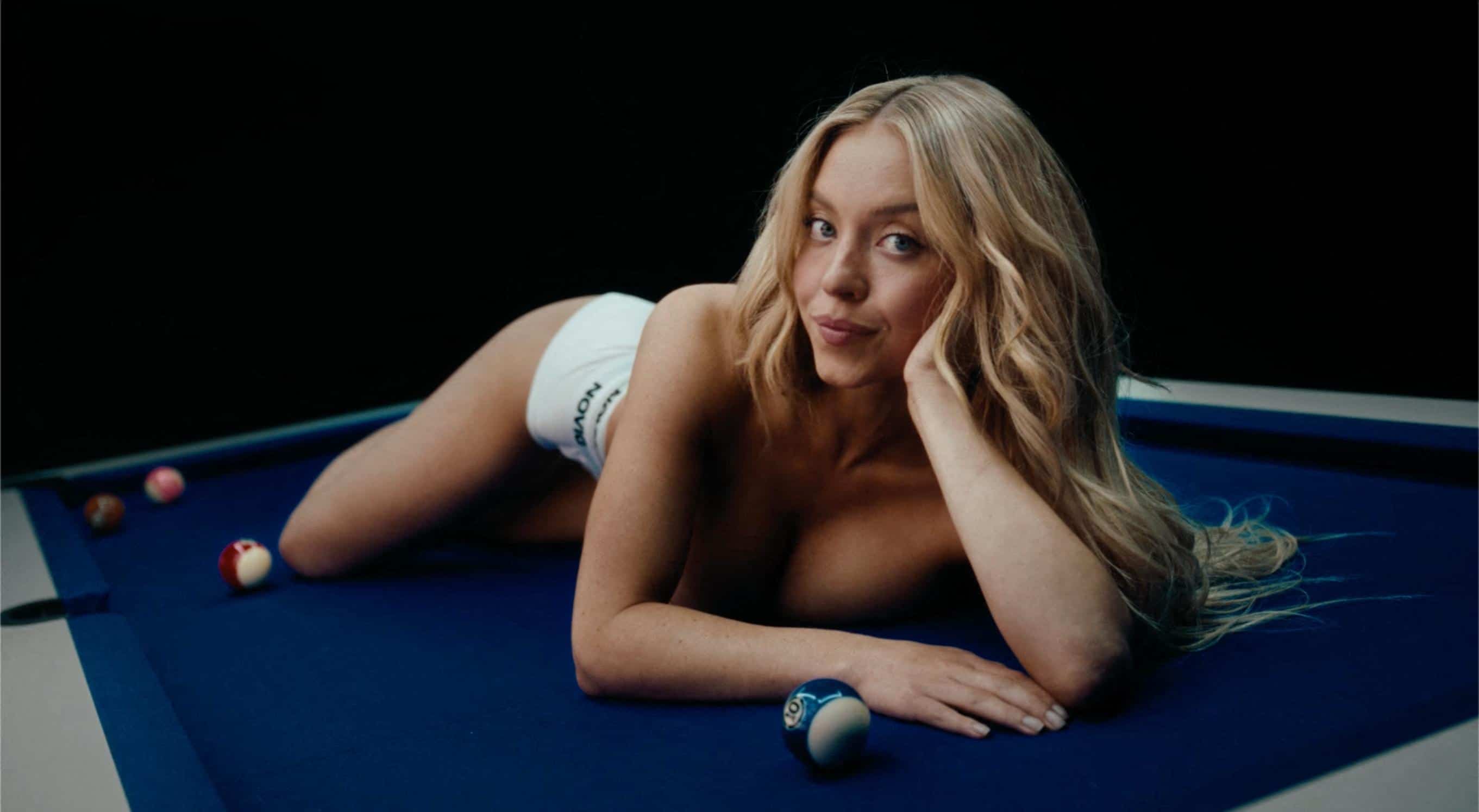 Une publicité dénudée de Sydney Sweeney fait polémique
