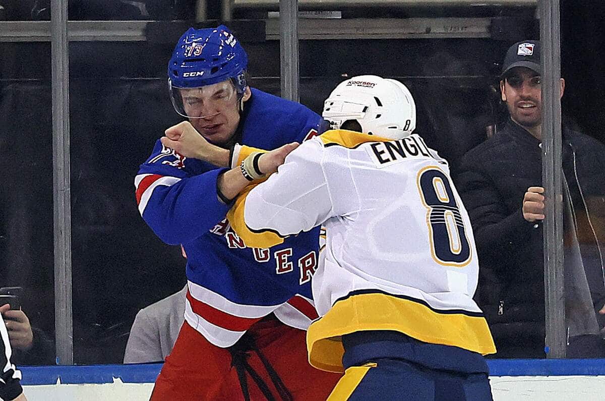 À VOIR : Matt Rempe fait déjà des siennes au camp des Rangers | TVA Sports