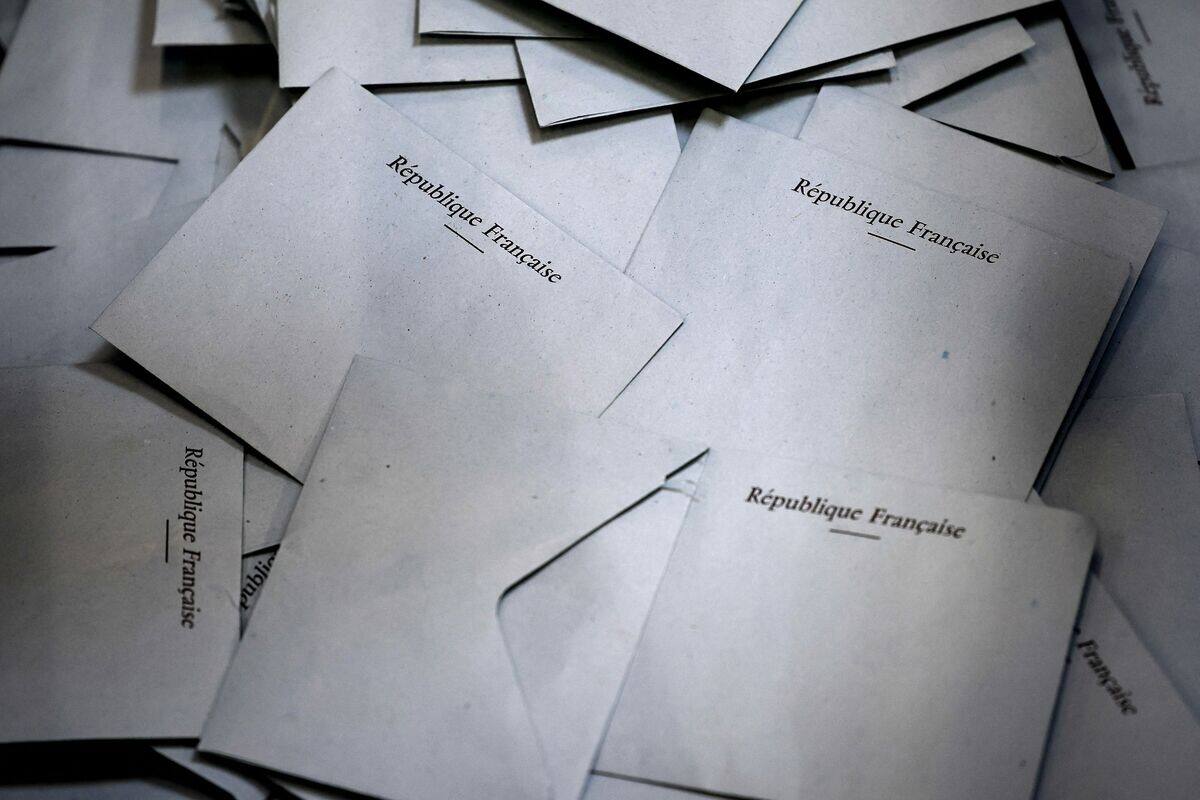 L&eacute;gislatives en France: d&eacute;but d'un second tour historique, l'extr&ecirc;me droite favorite