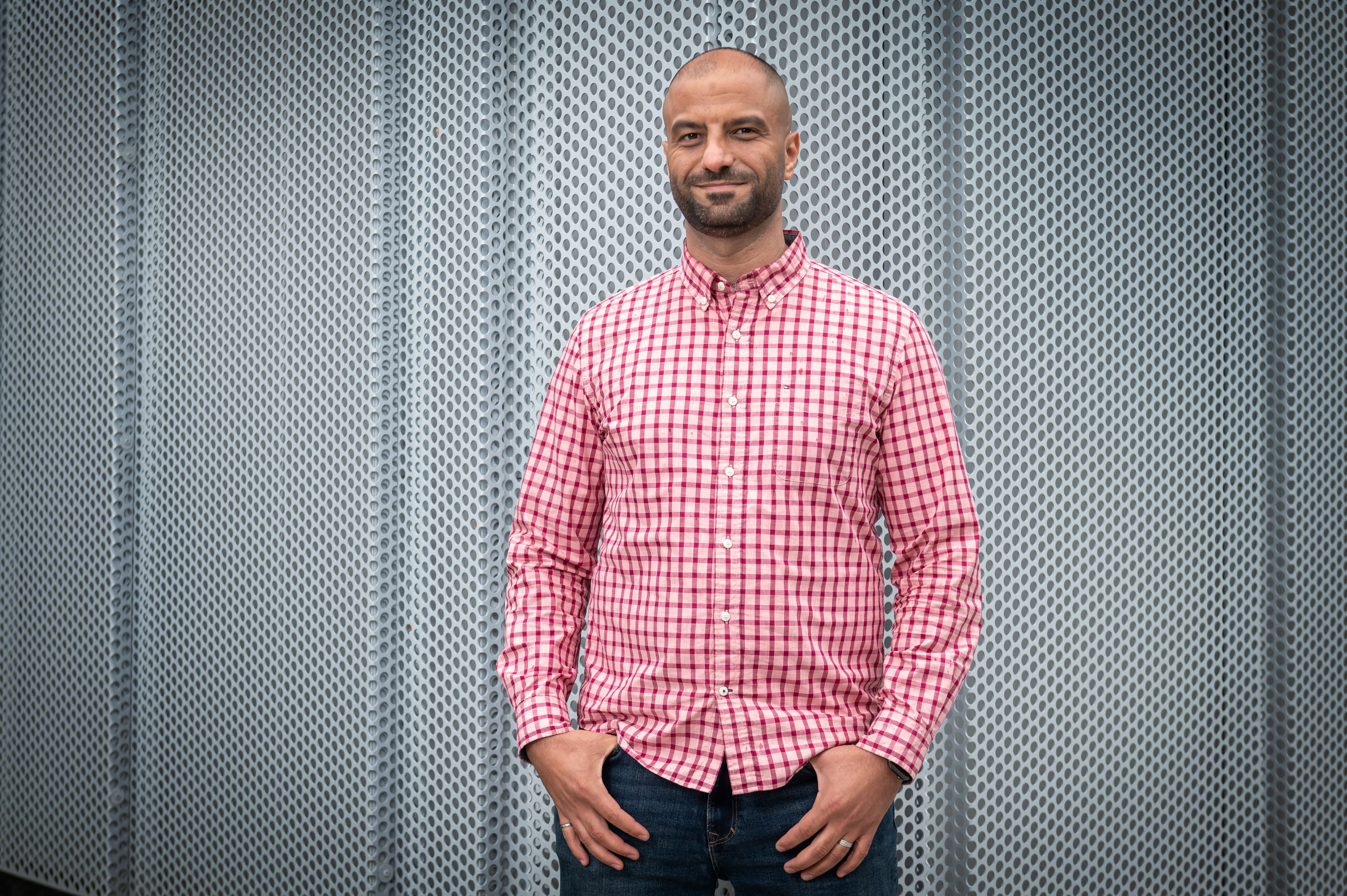 Portrait de Hayder Kadhim, survivant de la fusillade du Collège Dawson