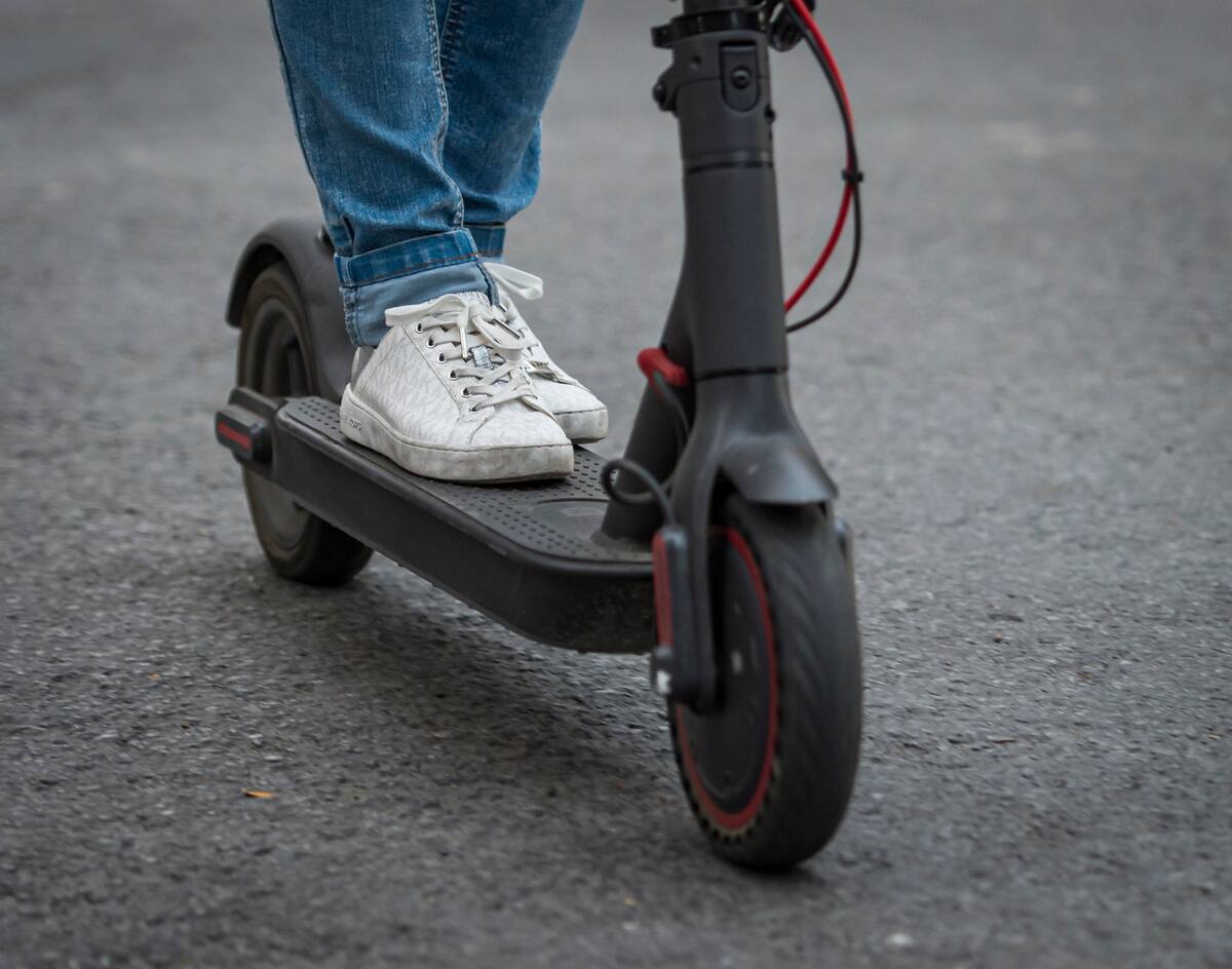 Tu&eacute; &agrave; coups de tournevis pour une trottinette &eacute;lectrique mal r&eacute;par&eacute;e