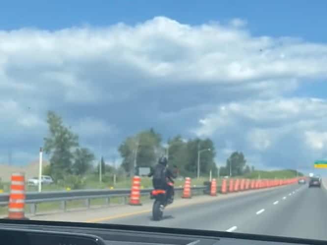 «Wheelie» sur l’autoroute Laurentienne: près de 3000$ d’amendes pour le motocycliste téméraire