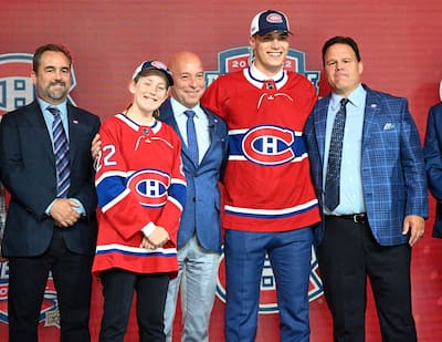 JURAJ SLAFKOVSKY (TPS - FINLÂNDIA) que foi repudiado pela 1ª vez pelos Canadiens de Montreal durante a 1ª rodada de repescagem Upper Deck do LNH 2022 no Centre Bell no dia 7 de julho de 2022. MARTIN CHEVALIER / LE JOURNAL DE MONTRÉAL