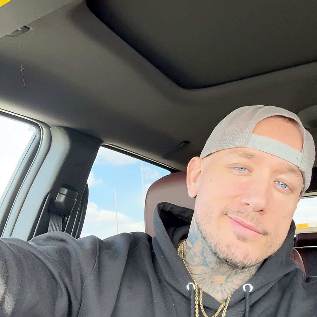 [VIDÉO] Motogod accusé de harcèlement: mandat d’arrestation contre un influenceur québécois controversé