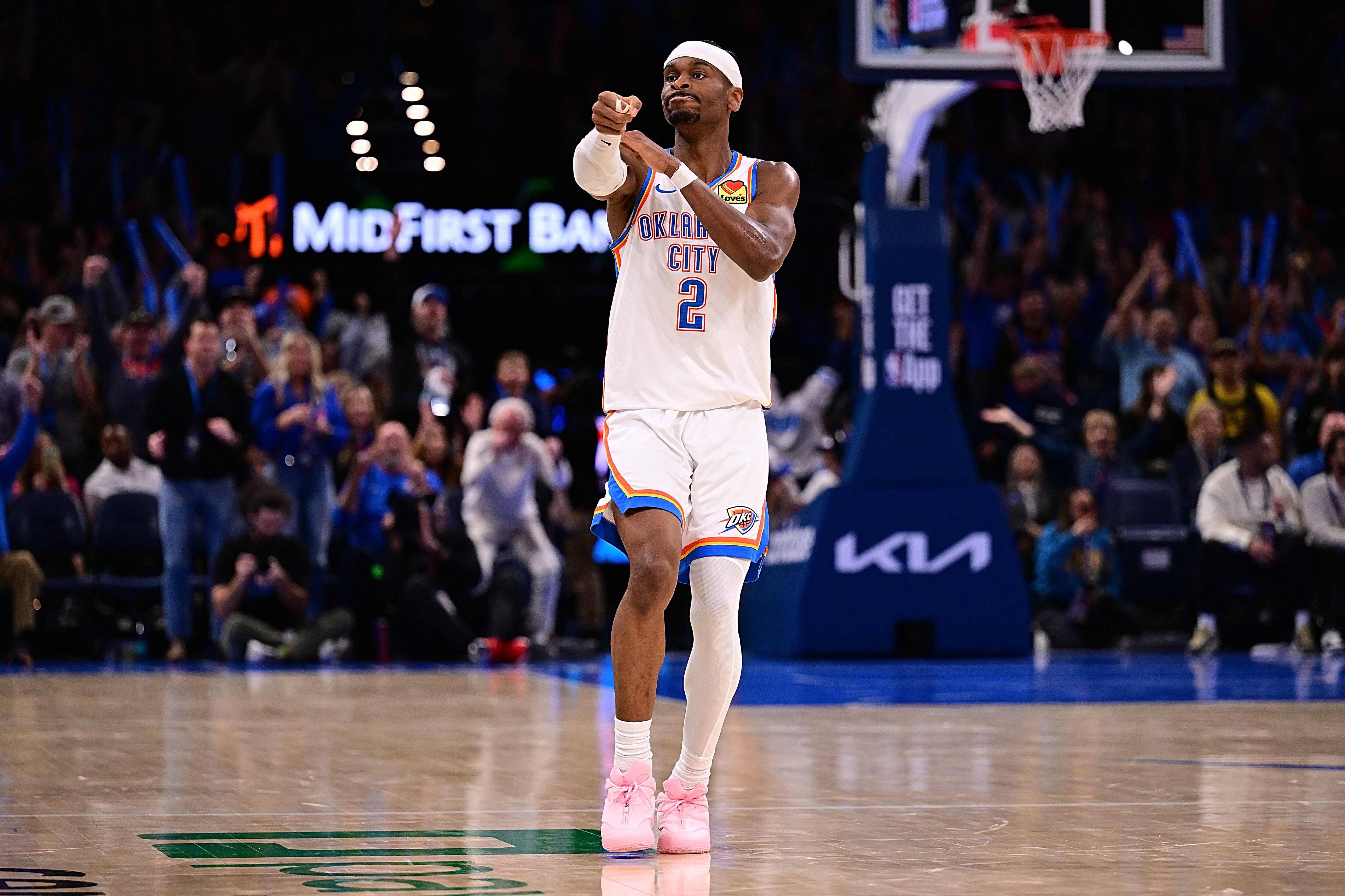 カナダ人のシャイ・ギルジャス＝アレクサンダーが、60年前のウィルト・チェンバレンの記録に匹敵し、NBAレジェンドの仲間入りを果たした