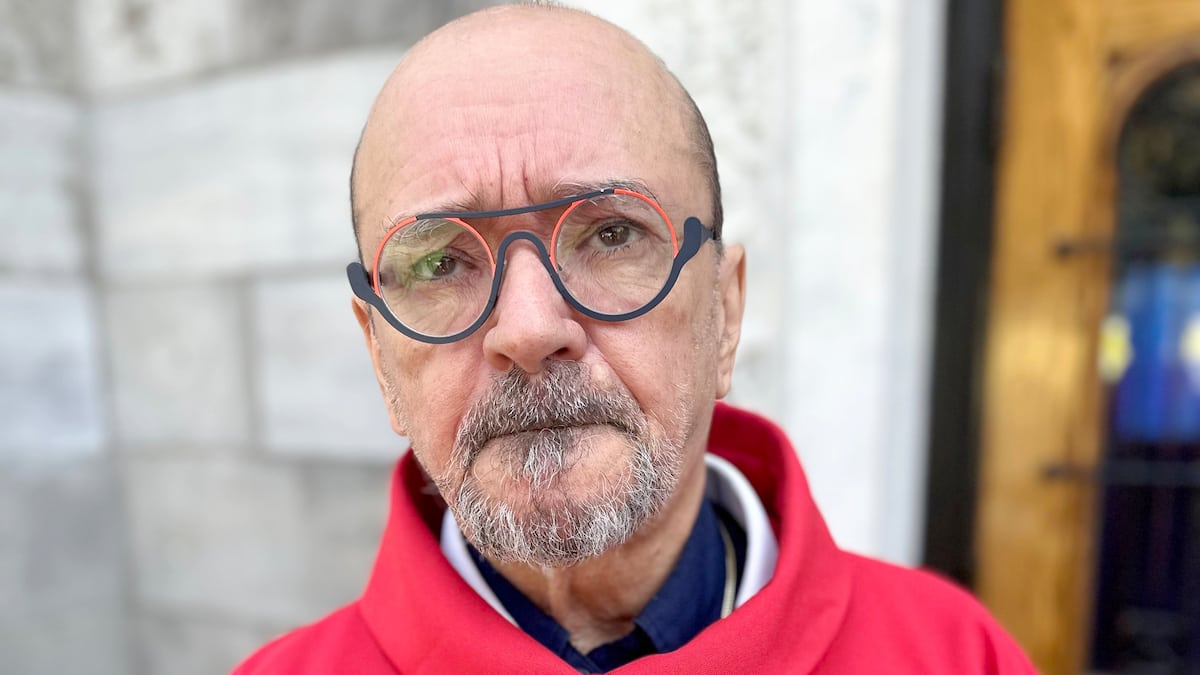 «C’est un miracle»: menacé d’expulsion, le curé des sans-abri Claude Paradis échappe à la rue
