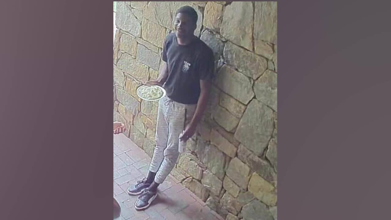 Un youtubeur accus&eacute; d'avoir entart&eacute; une femme