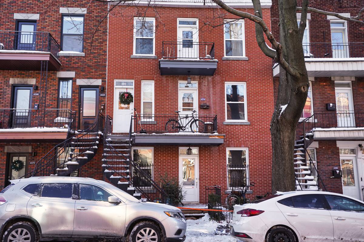 Un homme gravement bless&eacute; en lan&ccedil;ant un sapin de No&euml;l depuis son balcon