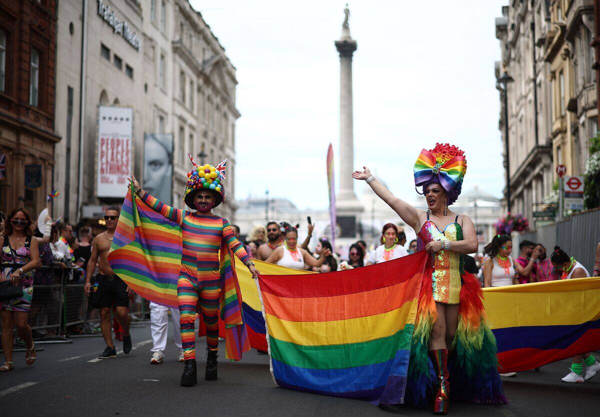 EN IMAGES | 110 000 personnes &agrave; Paris contre la transphobie