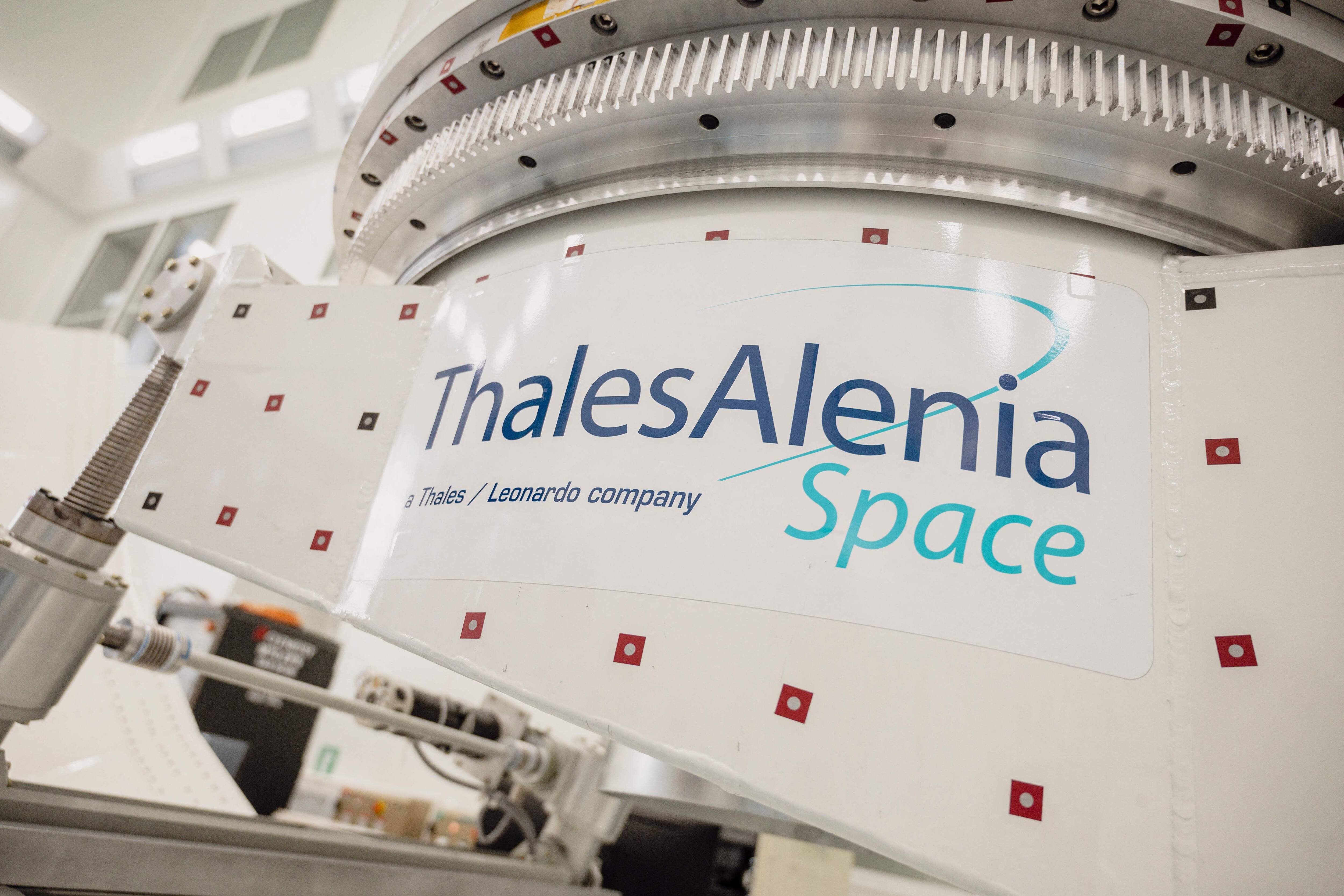 Feux, plantes sous stress: à Cannes, des satellites assemblés pour ...