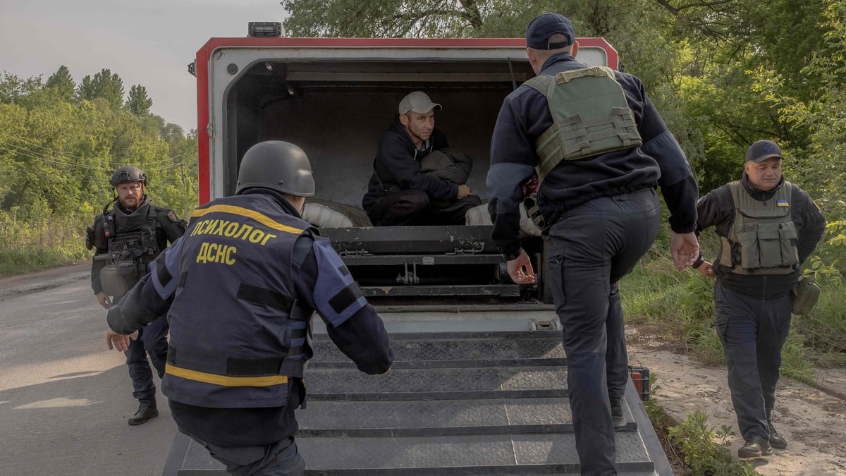 Ukraine: l'armée ukrainienne annonce se replier «dans certaines zones» du front nord