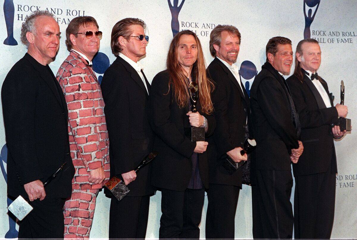 Un cahier de paroles du groupe Eagles au cœur d’une poursuite | JDQ