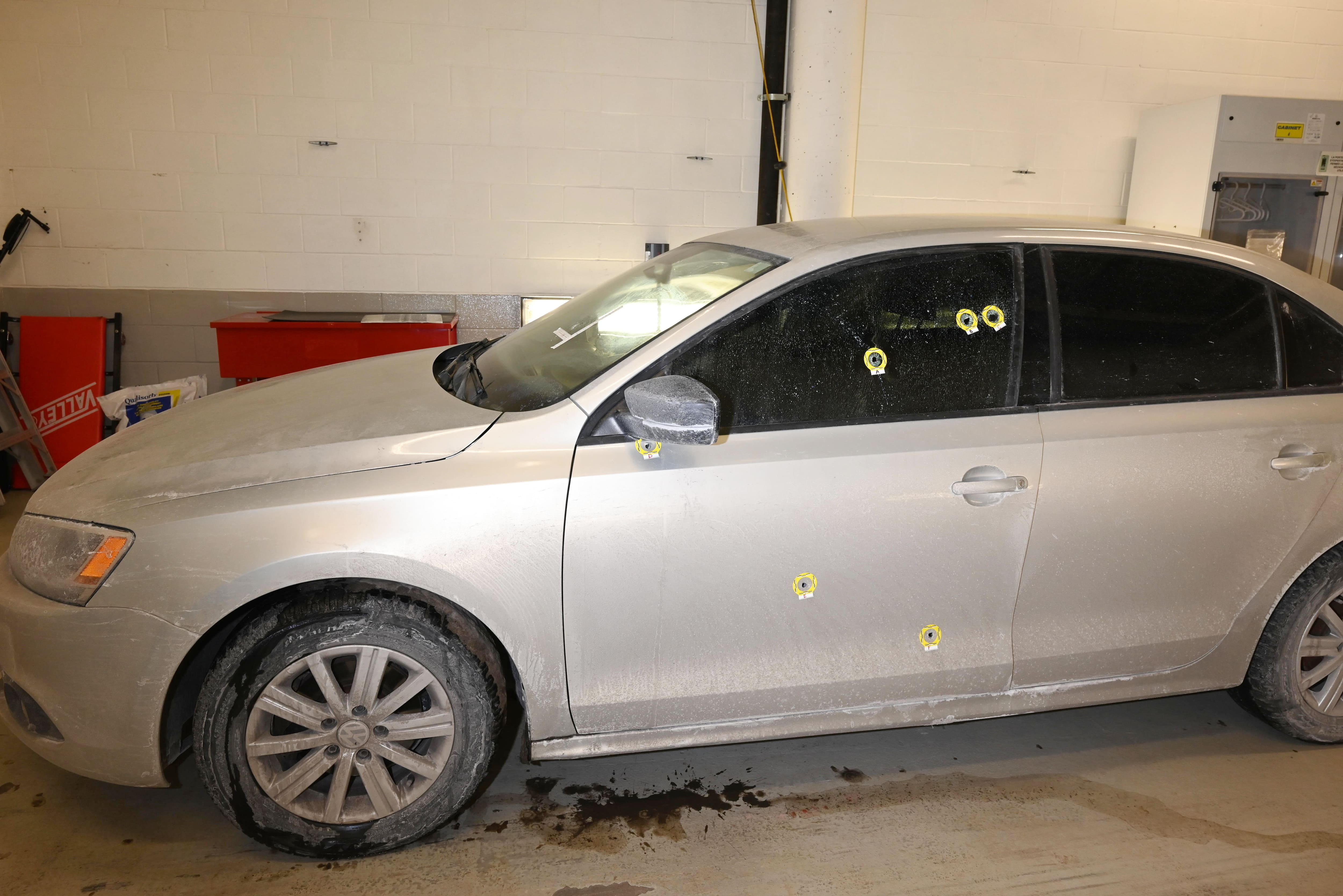 Meriem Boundaoui a été tuée dans cette Volkswagen Jetta dans un stationnement de la rue Jean-Talon, à Montréal, le 7 février 2021.