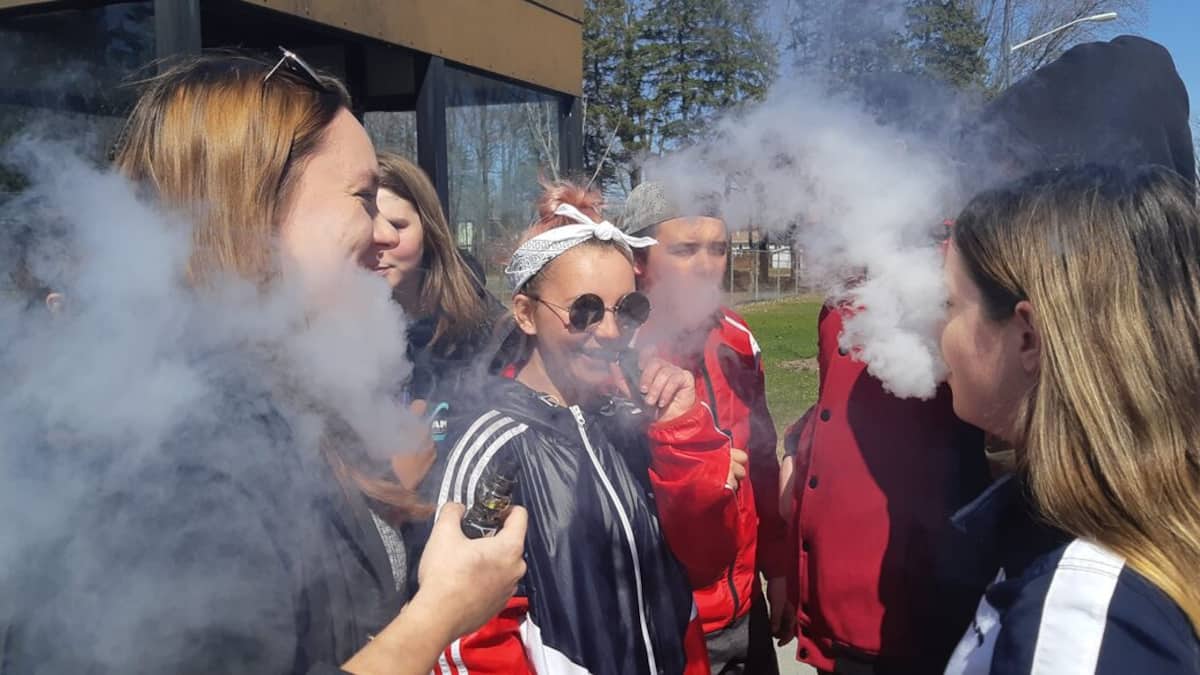 Explosion de sa vapoteuse: un adolescent grivement bless Explosion de sa vapoteuse: un adolescent grivement bless