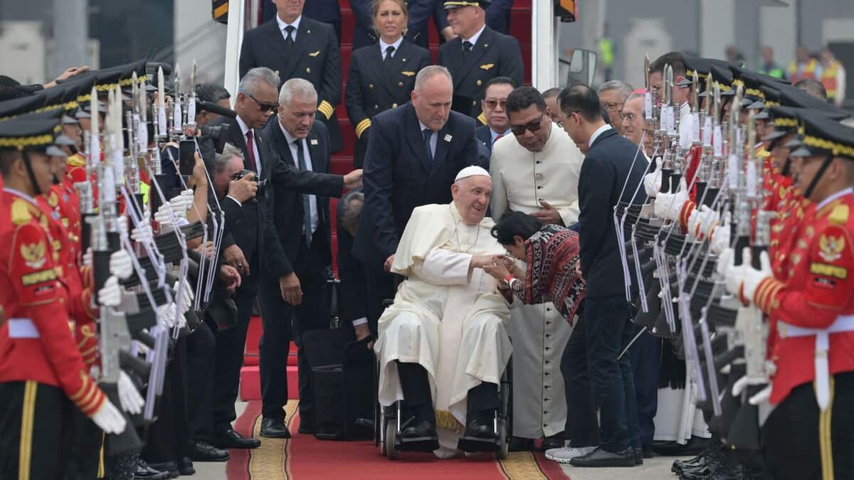 32 000 km de vol: le pape entame le plus long voyage de son pontificat