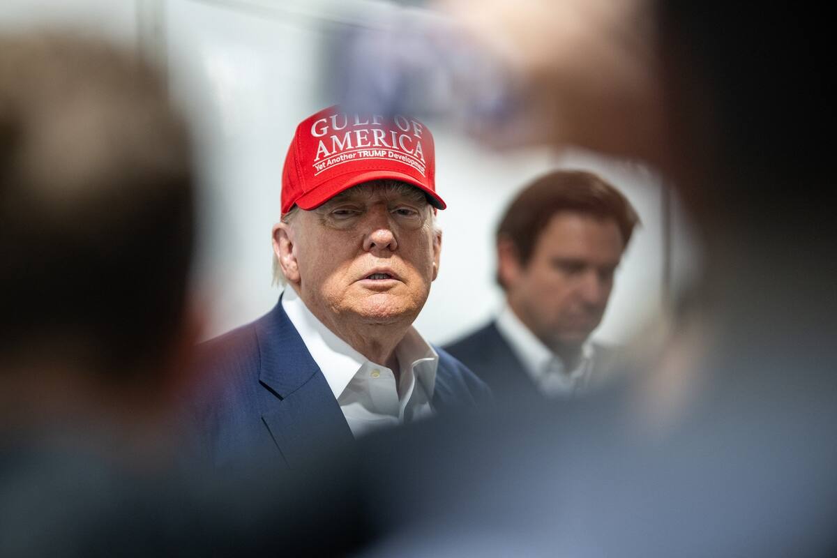 彼の膨大な予算法案の議会による養子縁組によるトランプの大きな勝利