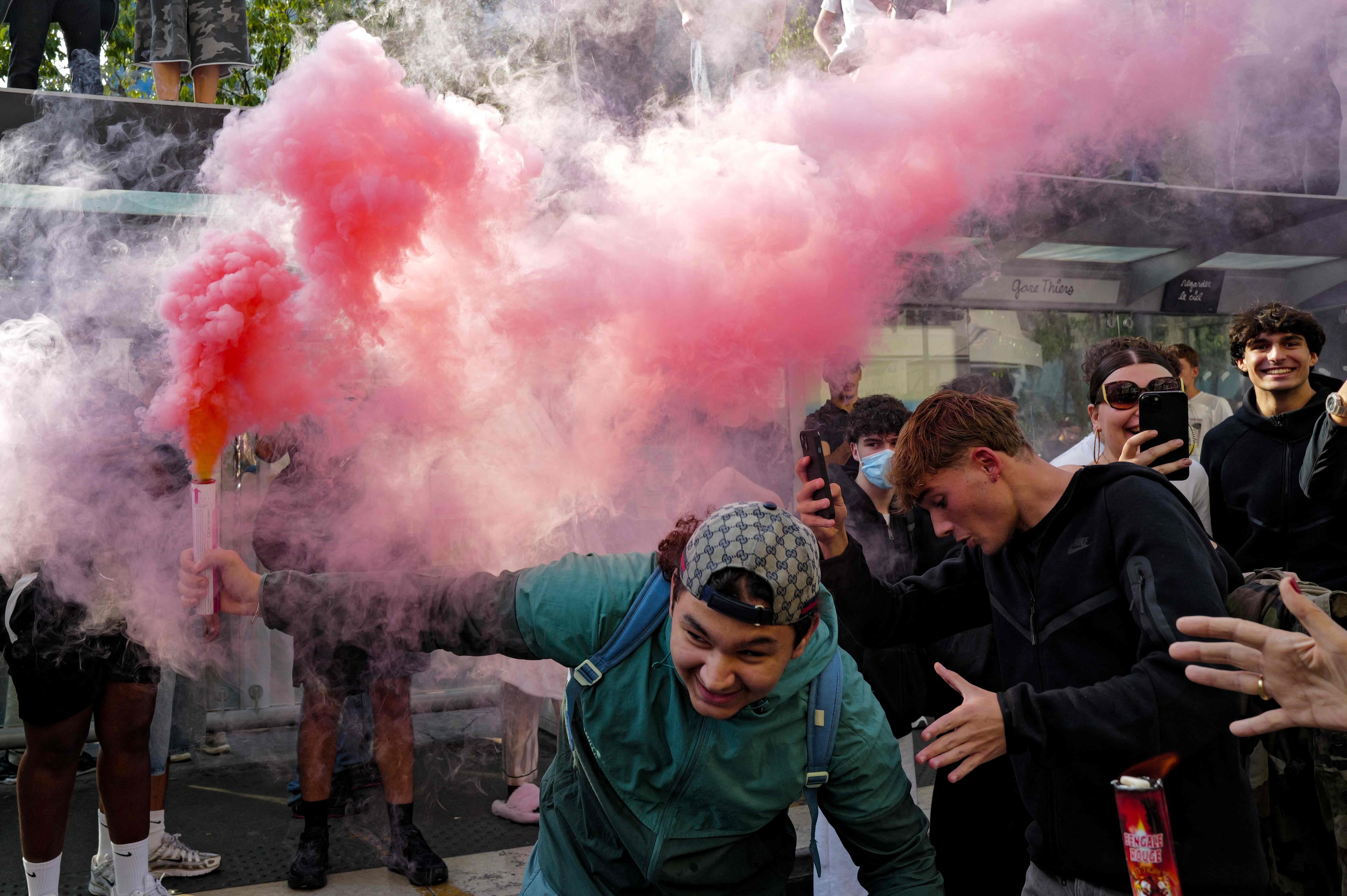 Rassemblements en France : le chaos nuit aux manifestants... et profite au gouvernement