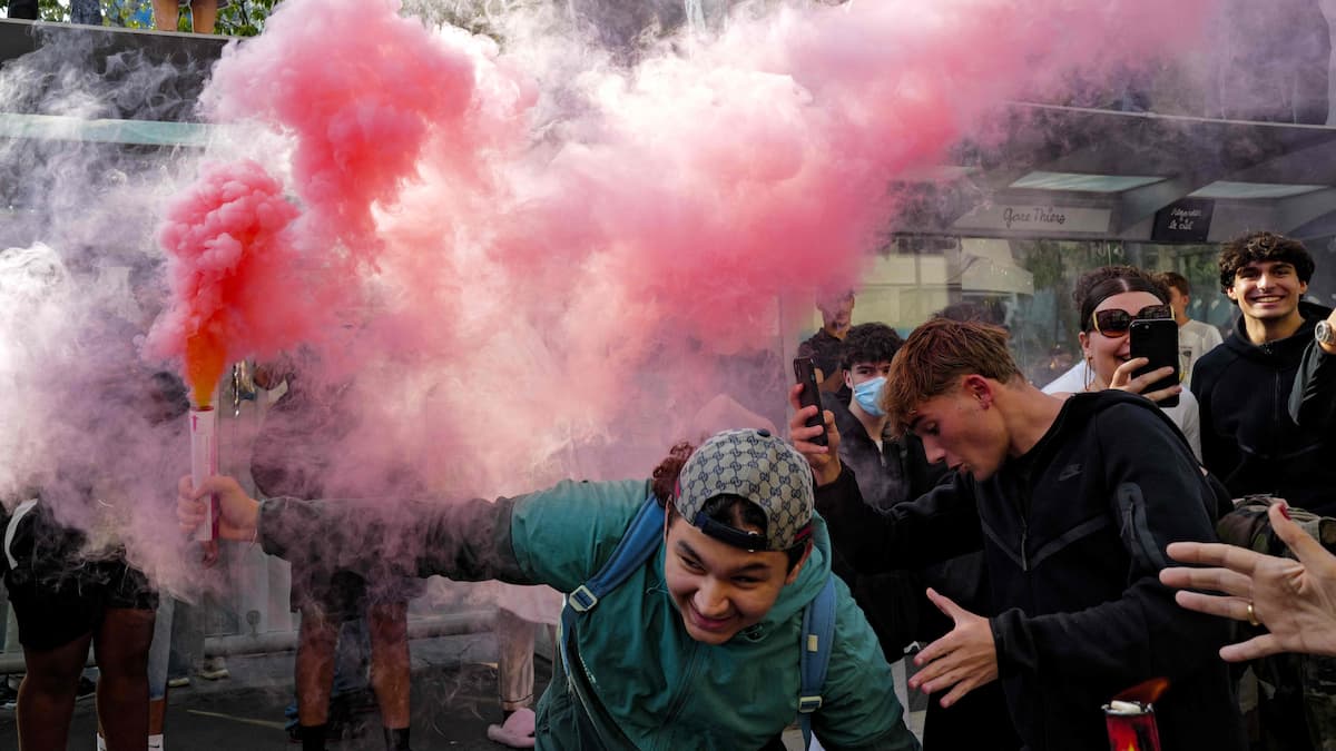 Rassemblements en France: le chaos nuit aux manifestants... et profite au gouvernement