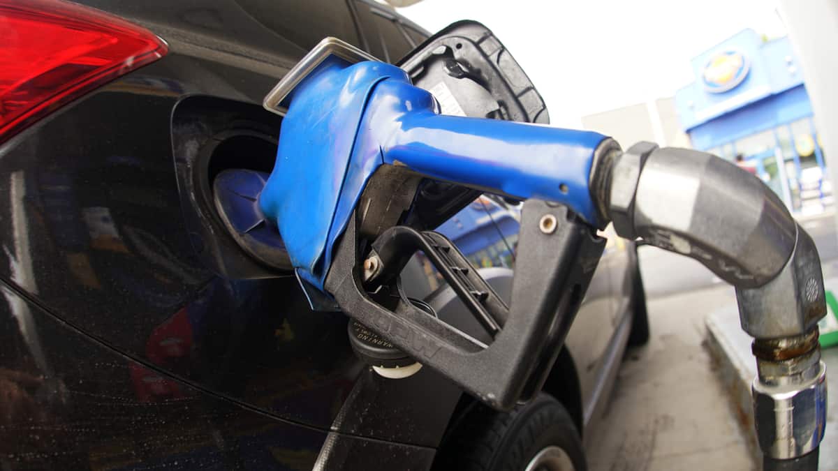 Fin de la taxe carbone: des camionneurs feront le plein de diesel ou d’essence ailleurs au Canada