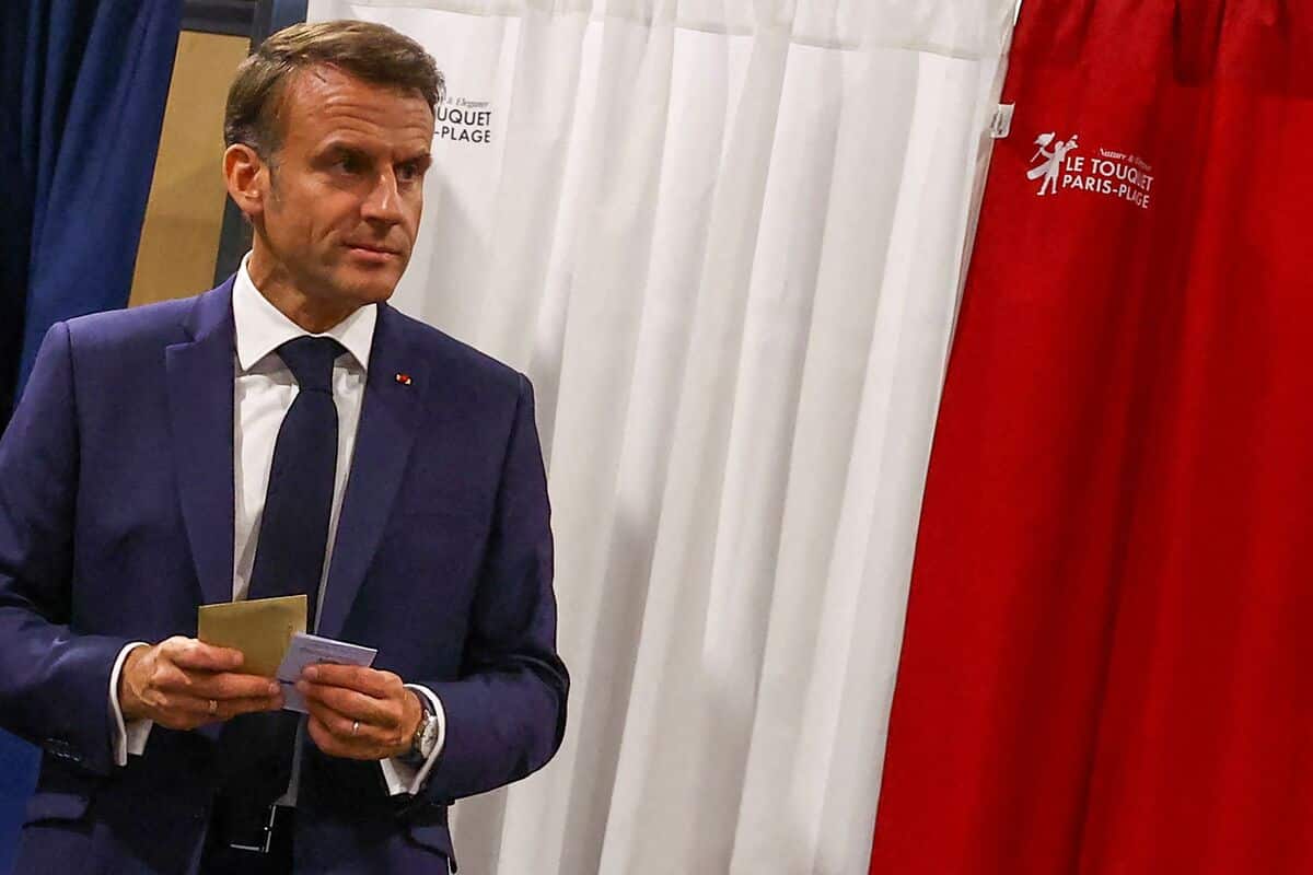 Dissolution en France: Macron en campagne &eacute;clair, l&rsquo;extr&ecirc;me droite favorite