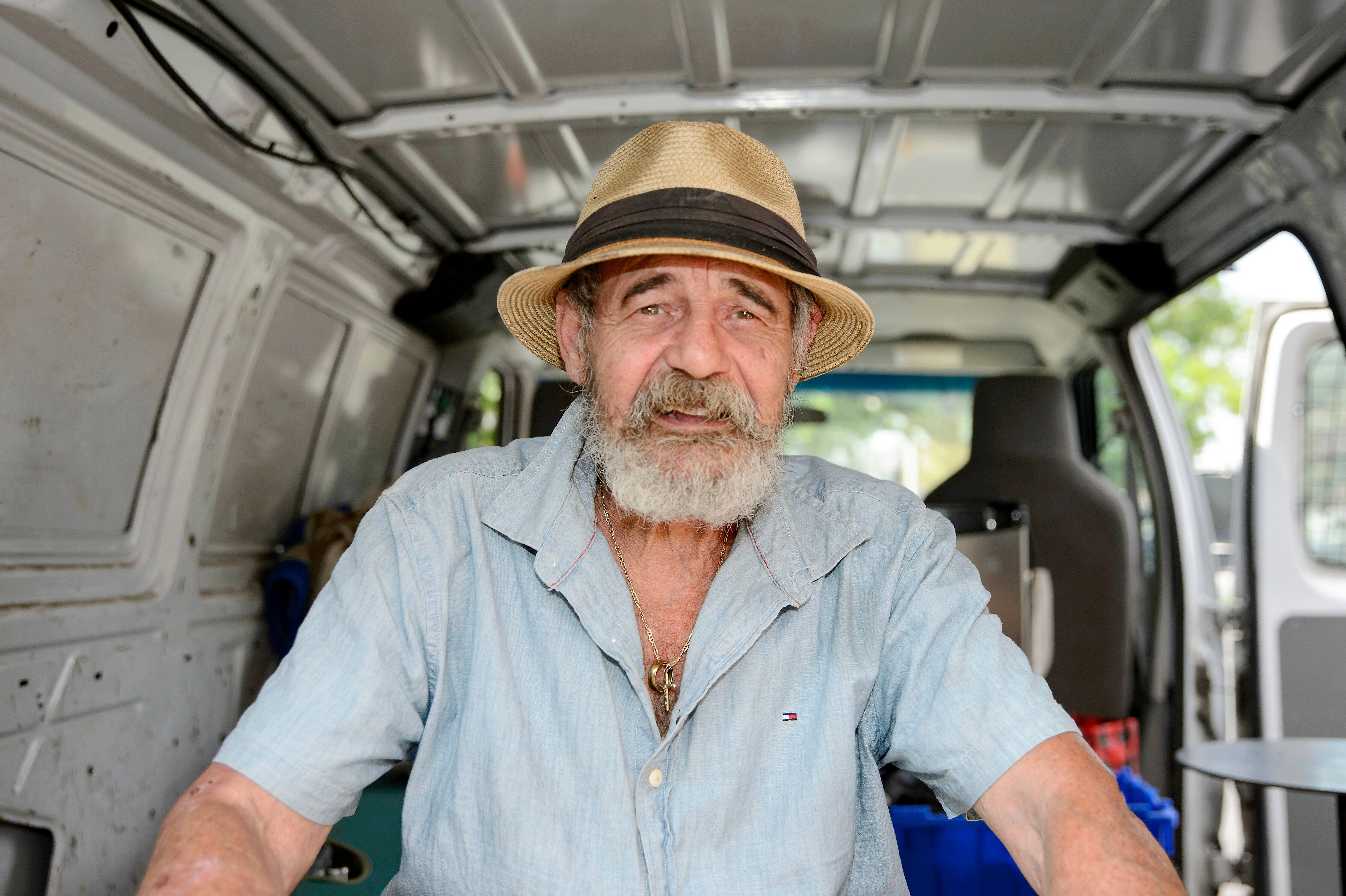 Crise du logement: forc&eacute; de vivre dans sa camionnette m&ecirc;me s&rsquo;il a travaill&eacute; toute sa vie