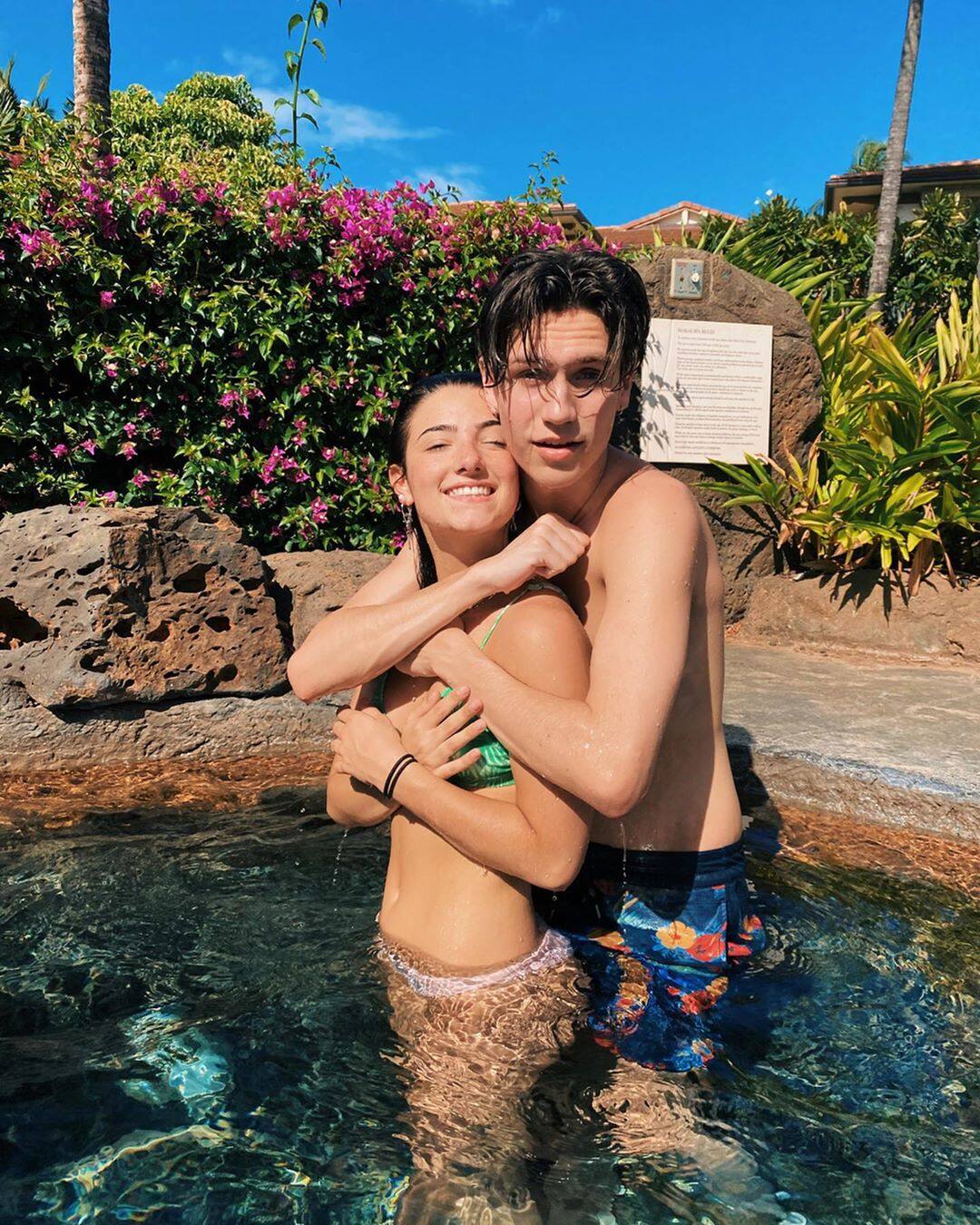 Charli D Amelio Fond En Larmes Dans Un Live Instagram En S Excusant A Chase Hudson Billie