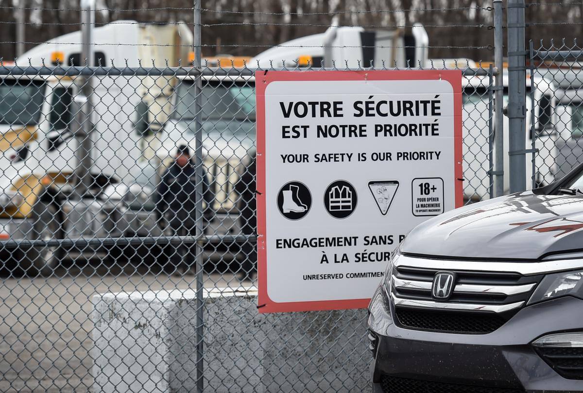 Crise du coronavirus des centaines de curieux réunis chez un encanteur