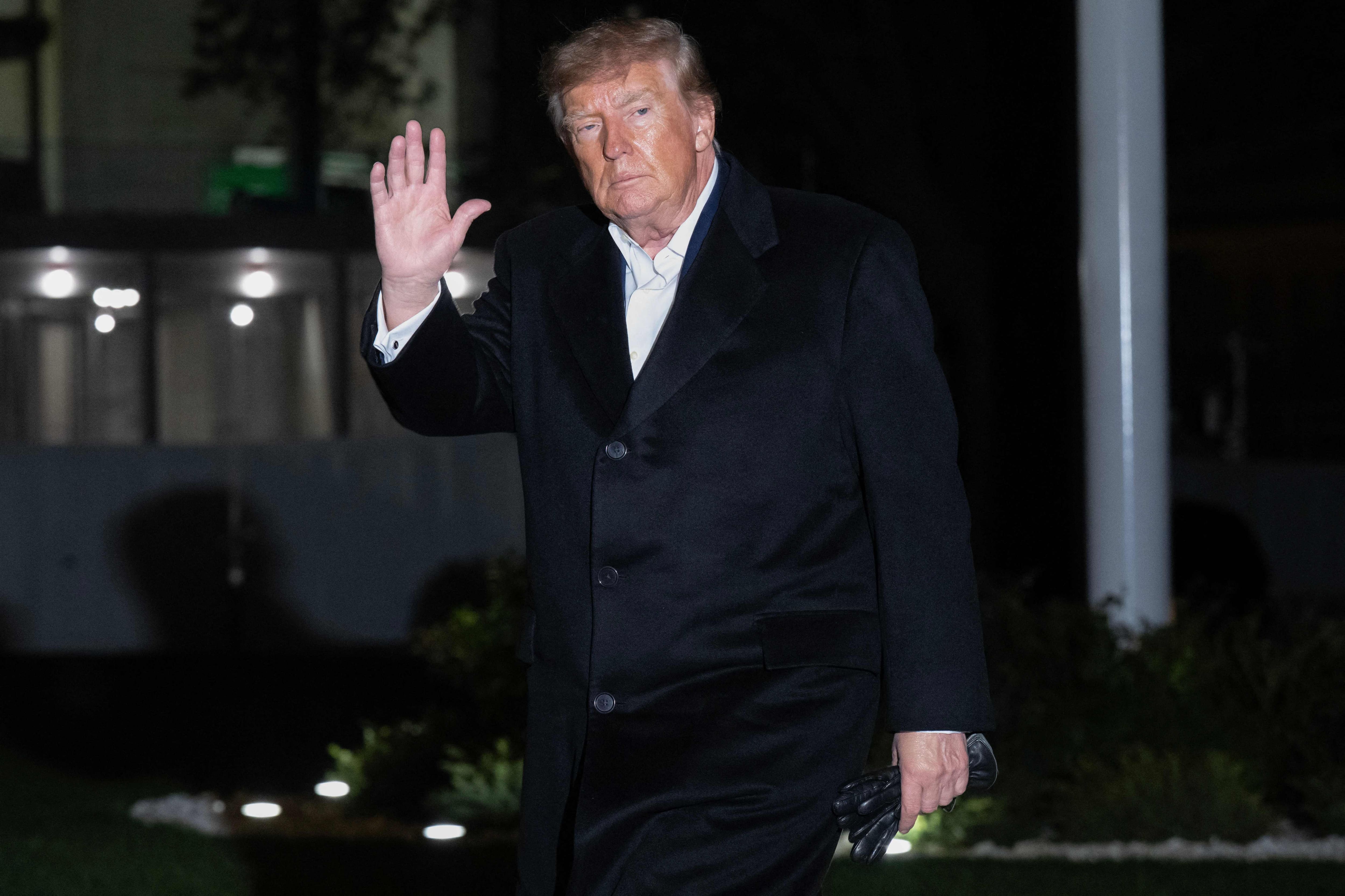 «Salopard biaisé et stupide»: Trump insulte Bill Maher après son entrevue avec Karoline Leavitt dans une publication de 1300 mots