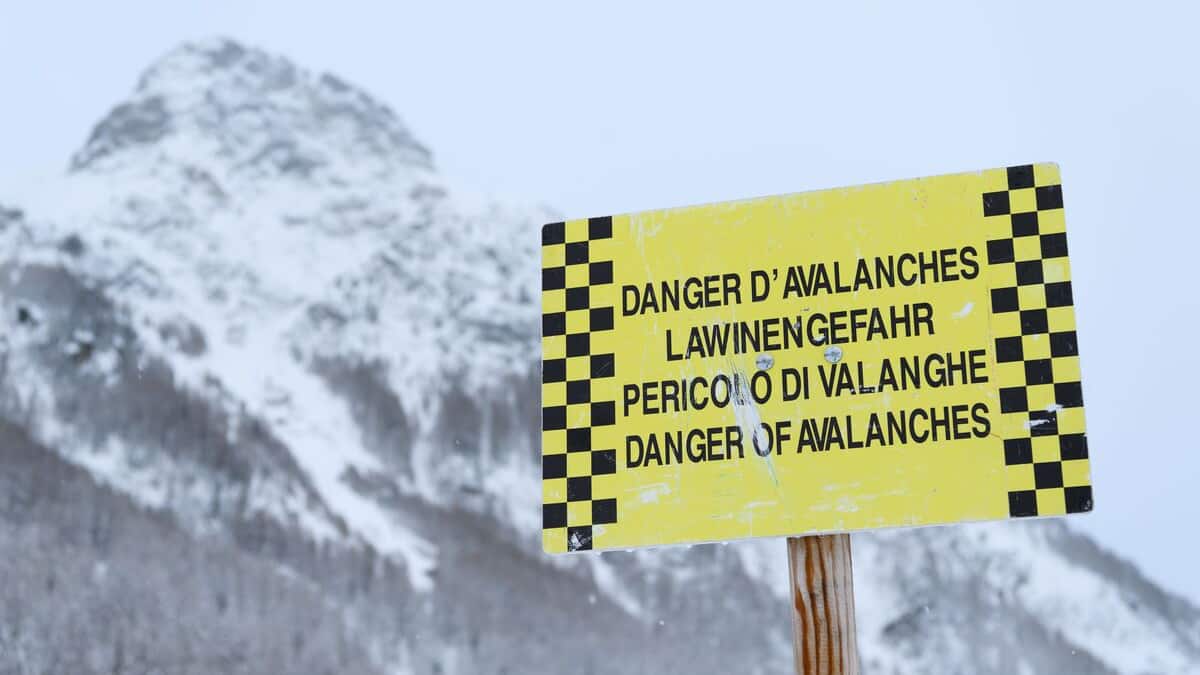 10 killed in an avalanche in northern Pakistan 10 killed in an avalanche in northern Pakistan