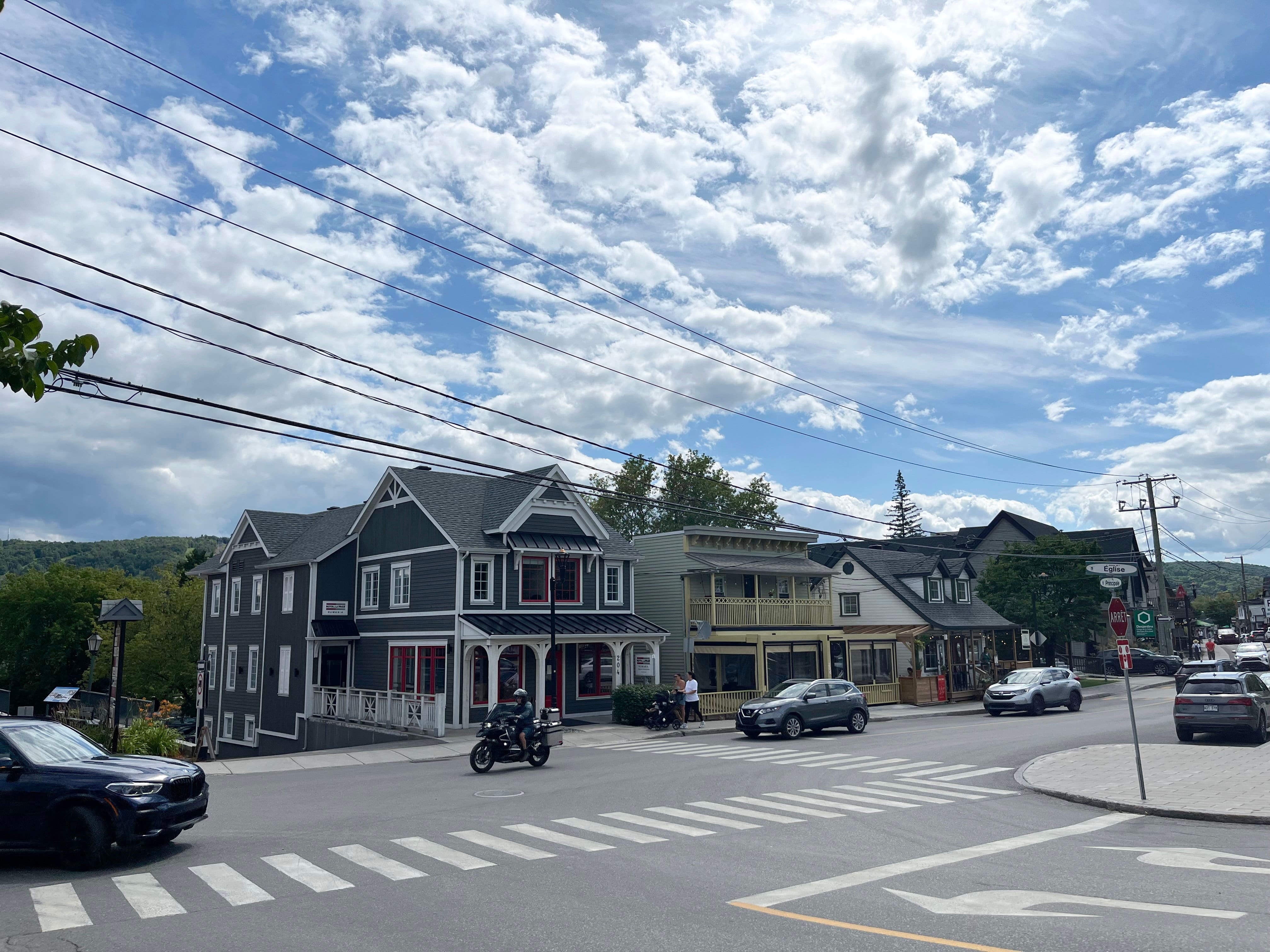 Les Québécois de plus en plus heureux, devant les autres Canadiens et les Américains