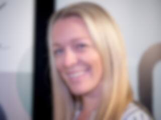 Elle dévoile la couverture de son premier livre