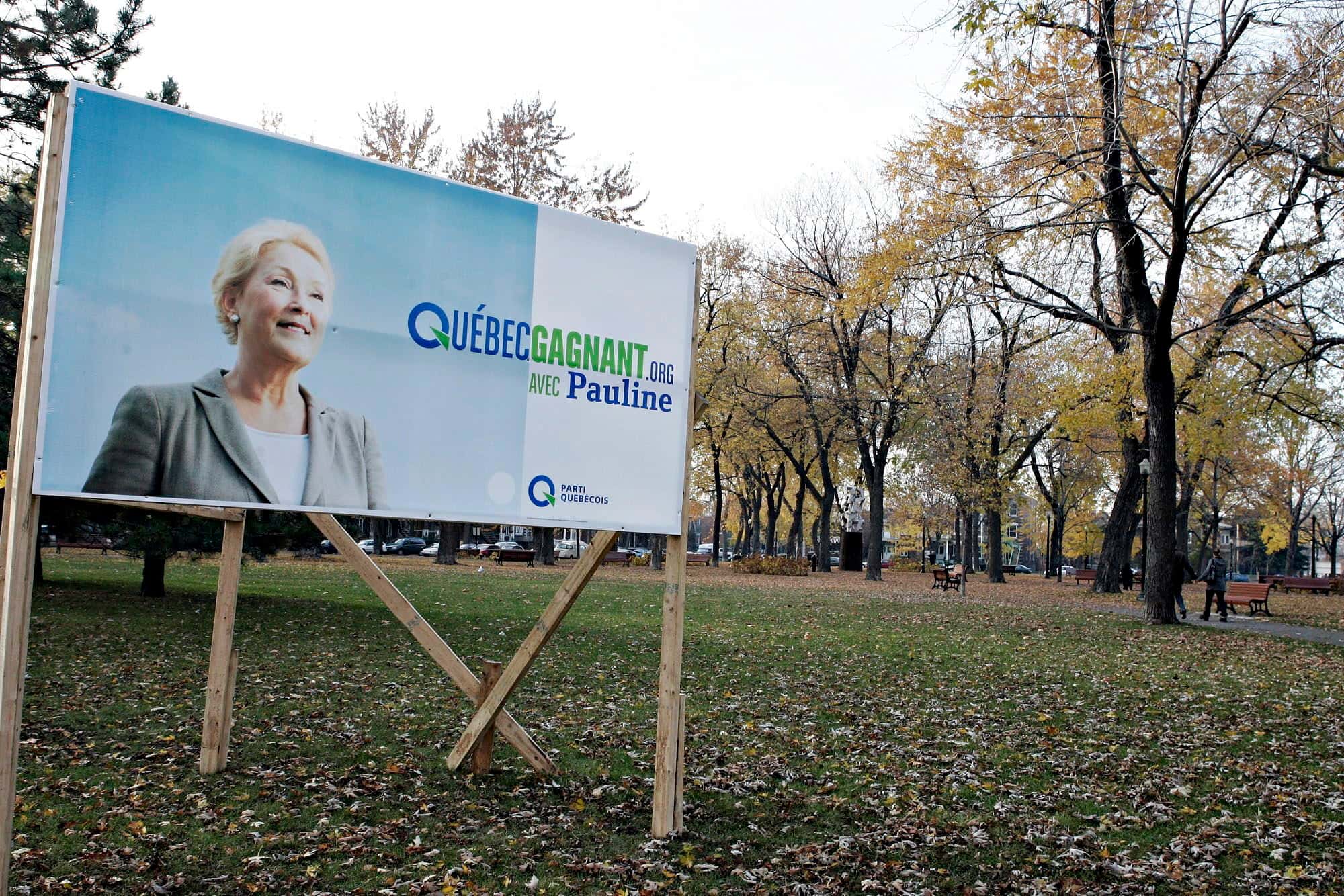 Le Parti Québécois, dirigé par Pauline Marois, a mené sa campagne électorale de 2008 sous le slogan «Québec gagnant avec Pauline», misant sur l’image de sa cheffe pour convaincre les électeurs.
