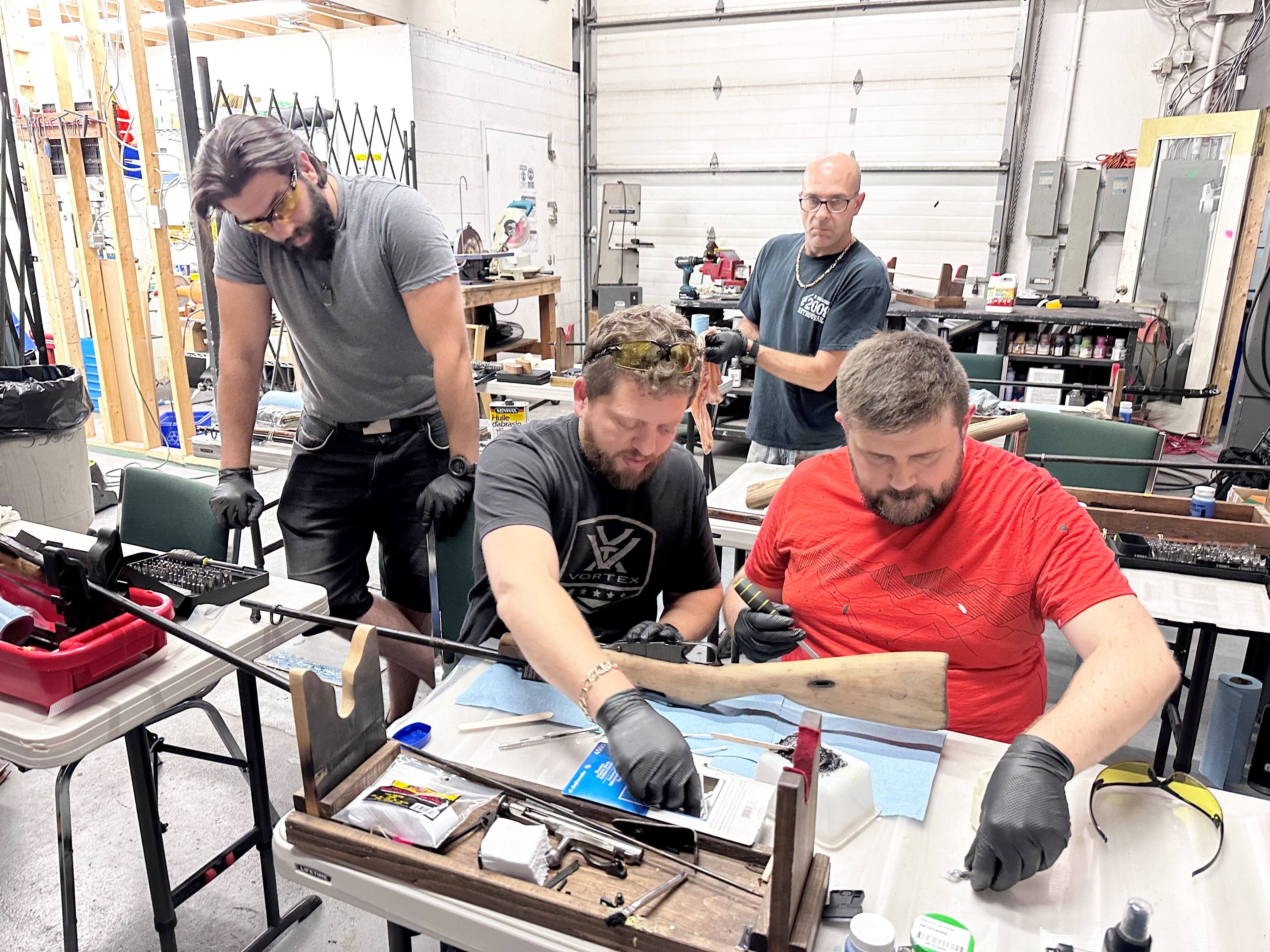 Les «docteurs» des fusils Le Journal de Montréal