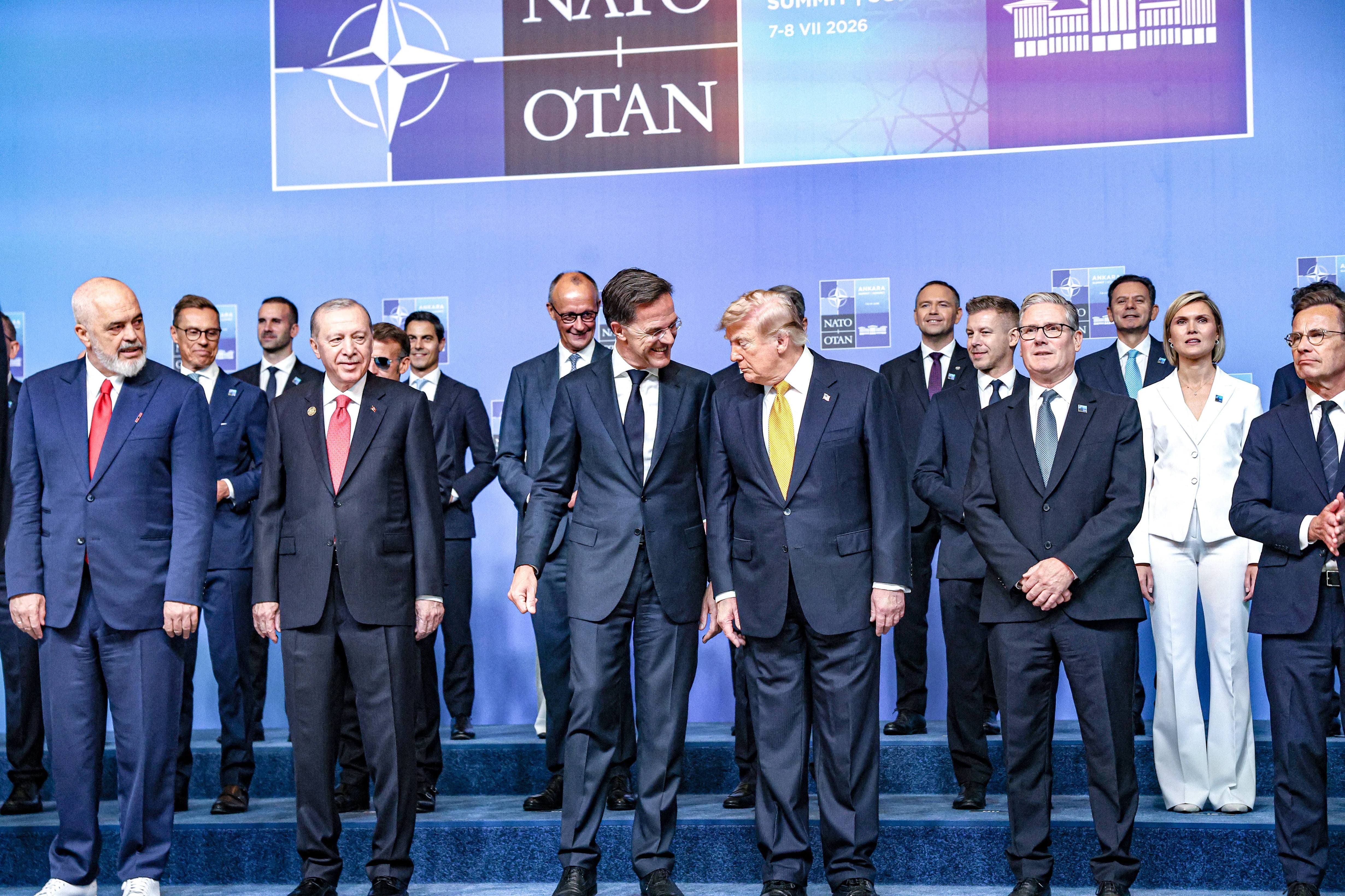Un revolver, six balles : l’étrange cadeau du président turc aux leaders de l’OTAN