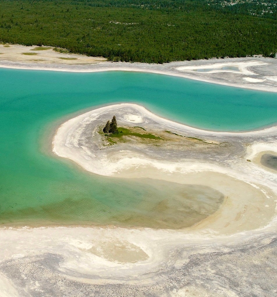 Les mystérieux lacs émeraude d’Anticosti intriguent les experts depuis 50 ans