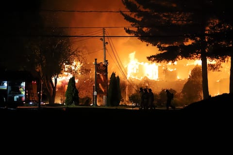 Auberge le Flores crashed to the ground
