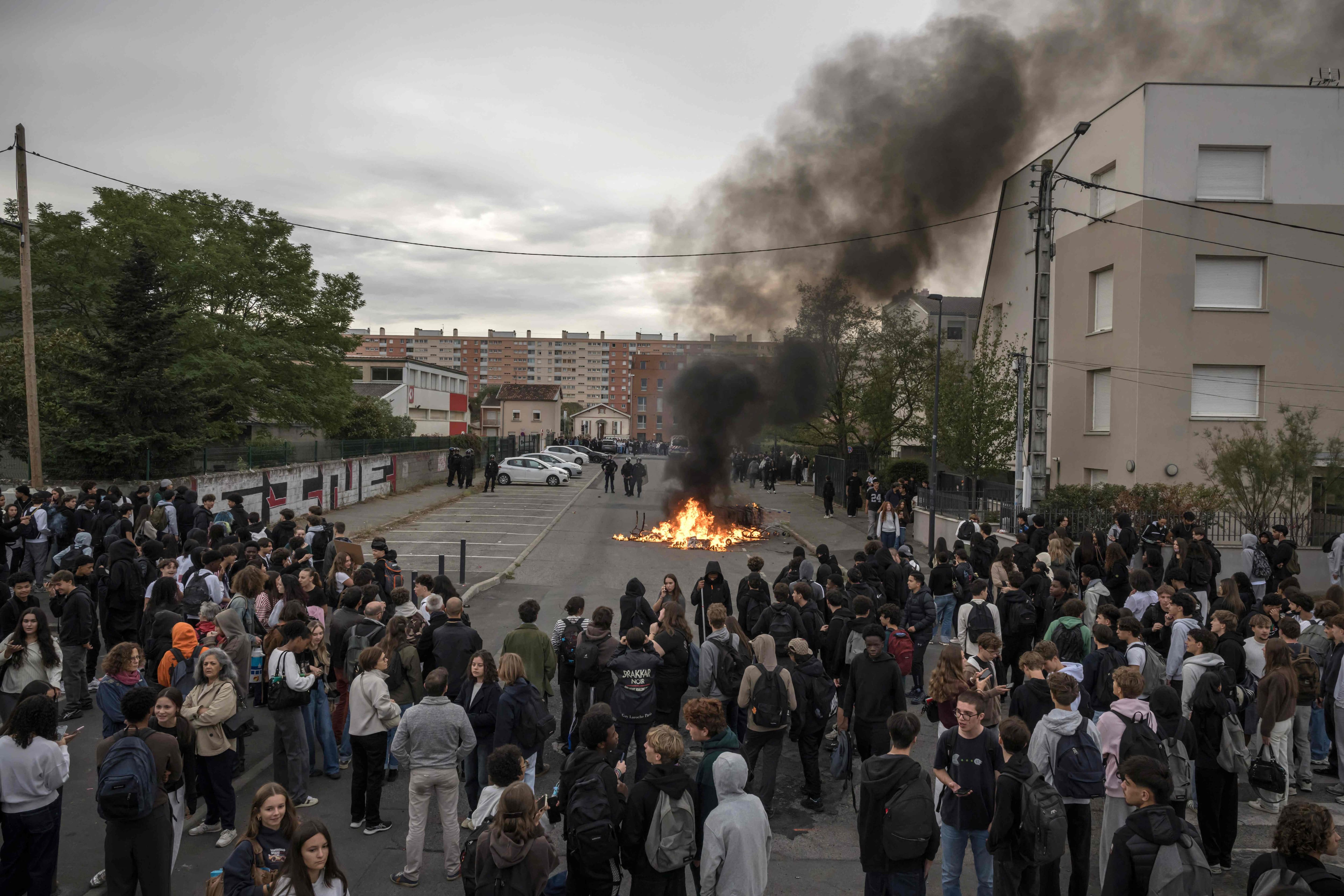 Mobilisation lycéenne en France: reprise des blocages, Macron appelle au calme