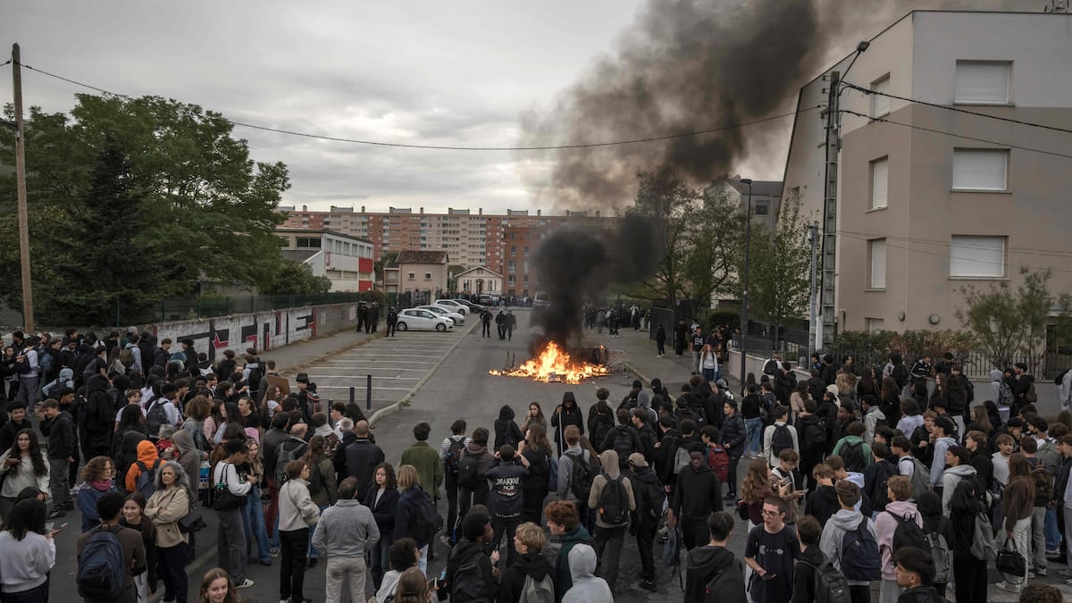 Mobilisation lycéenne en France: reprise des blocages, Macron appelle au calme