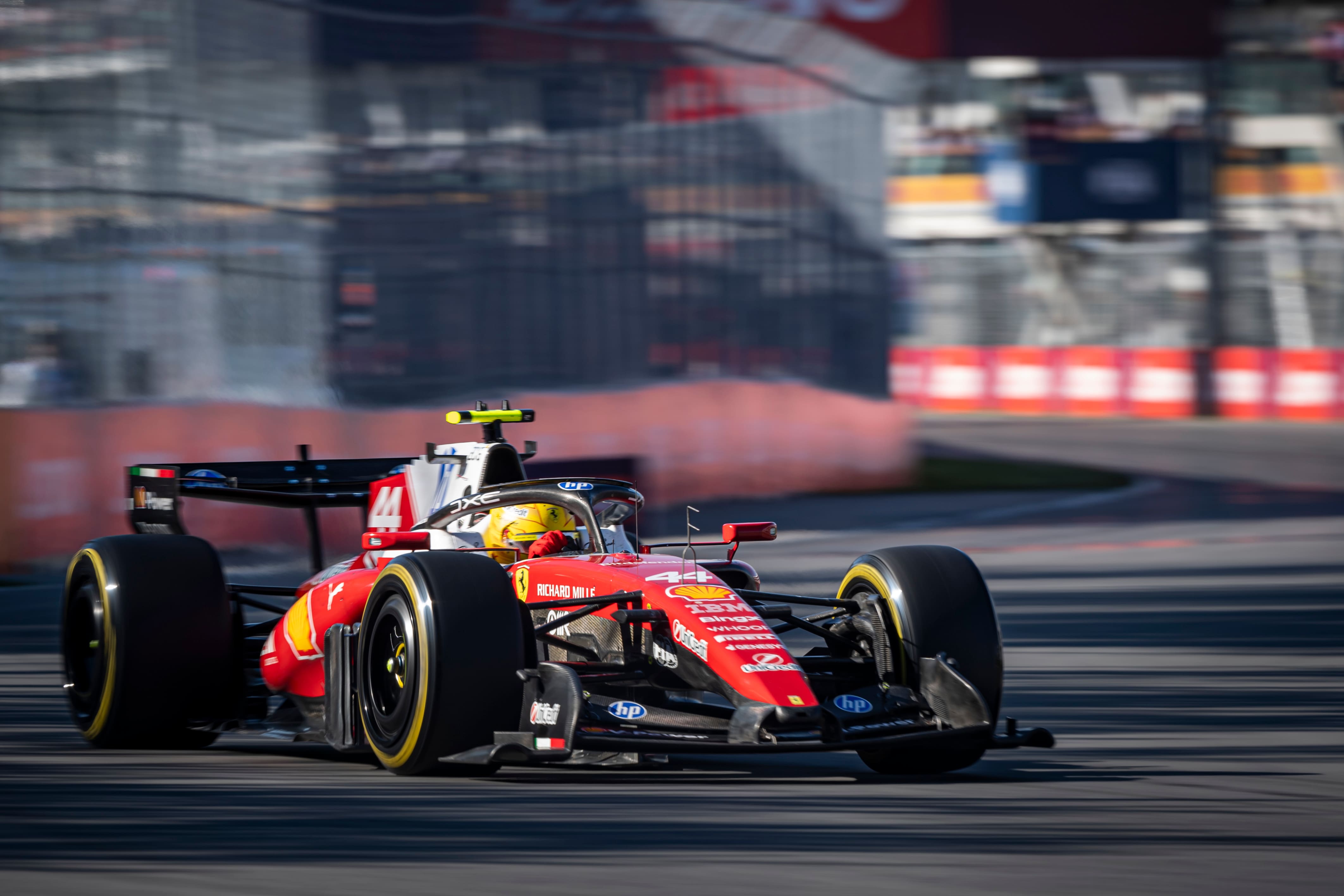 Lewis Hamilton nas qualificações para o curso de sprint, vendido a Montreal.
