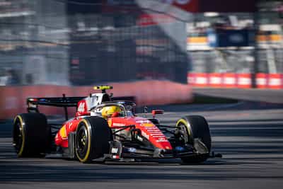Lewis Hamilton nas qualificações para o curso de sprint, vendido a Montreal.