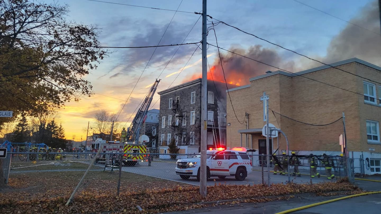 Incendie au vieux couvent de Trois-Pistoles: plus de 1 900 foyers sans électricité