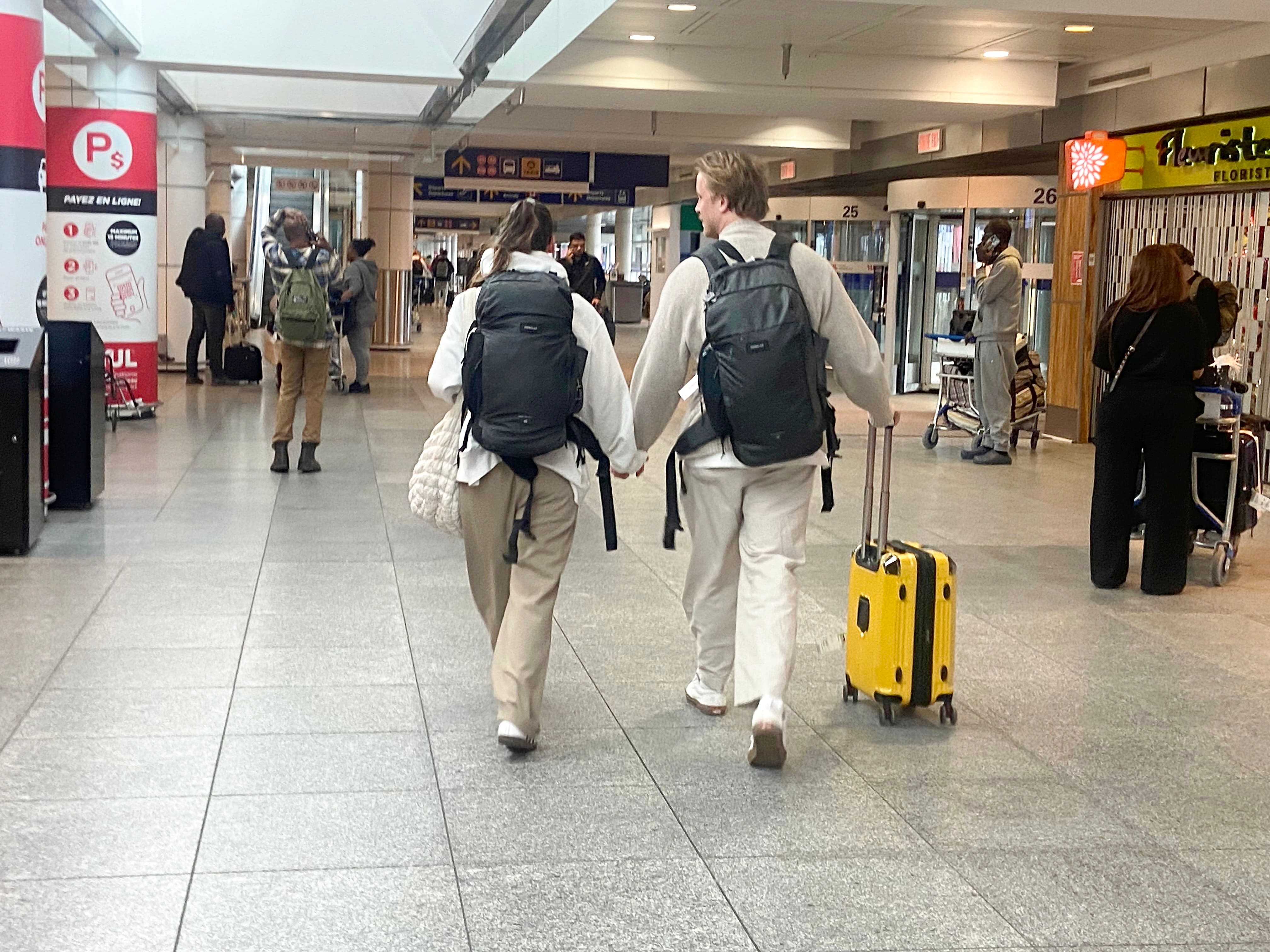Un couple de Québécois coincé au Moyen-Orient pendant que la région s’embrasait est enfin de retour à Montréal, saint et sauf.