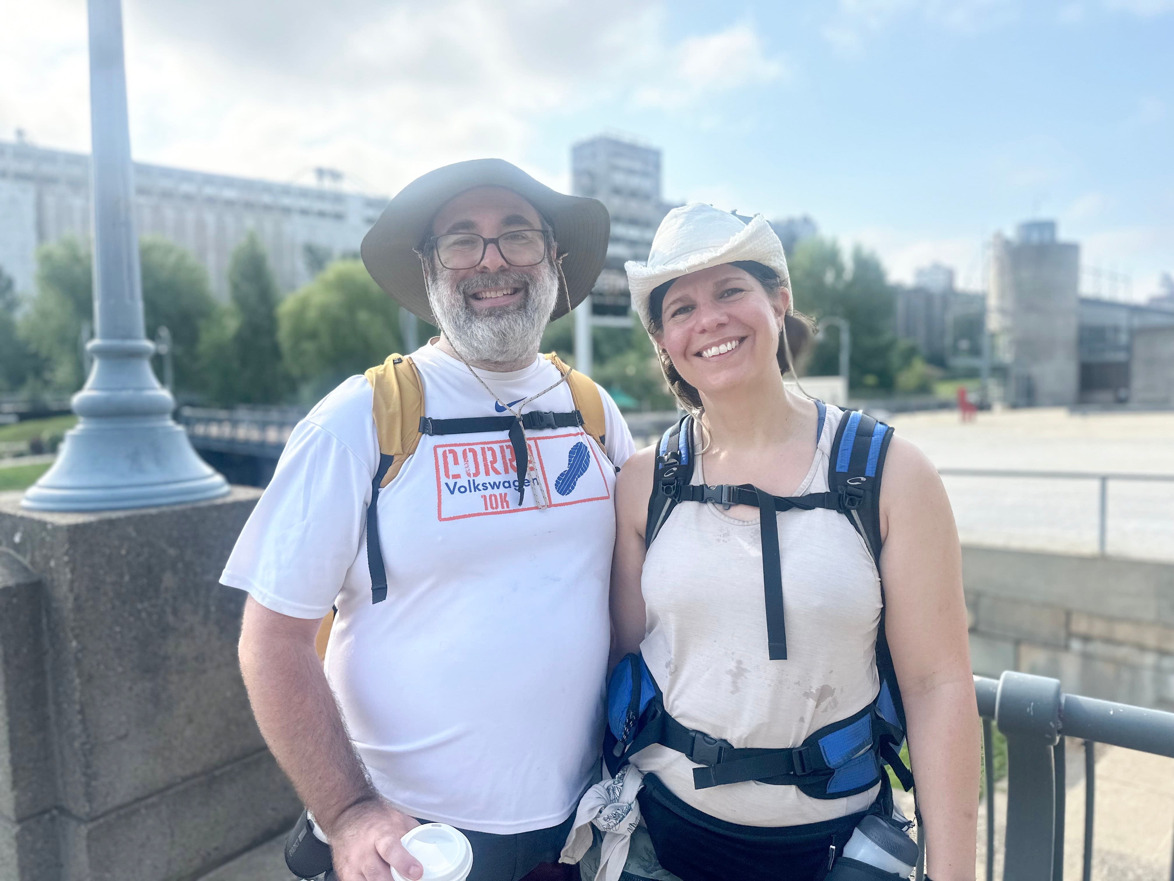 Ce couple en vacances fait le tour de Montr&eacute;al &agrave; la marche pendant une semaine