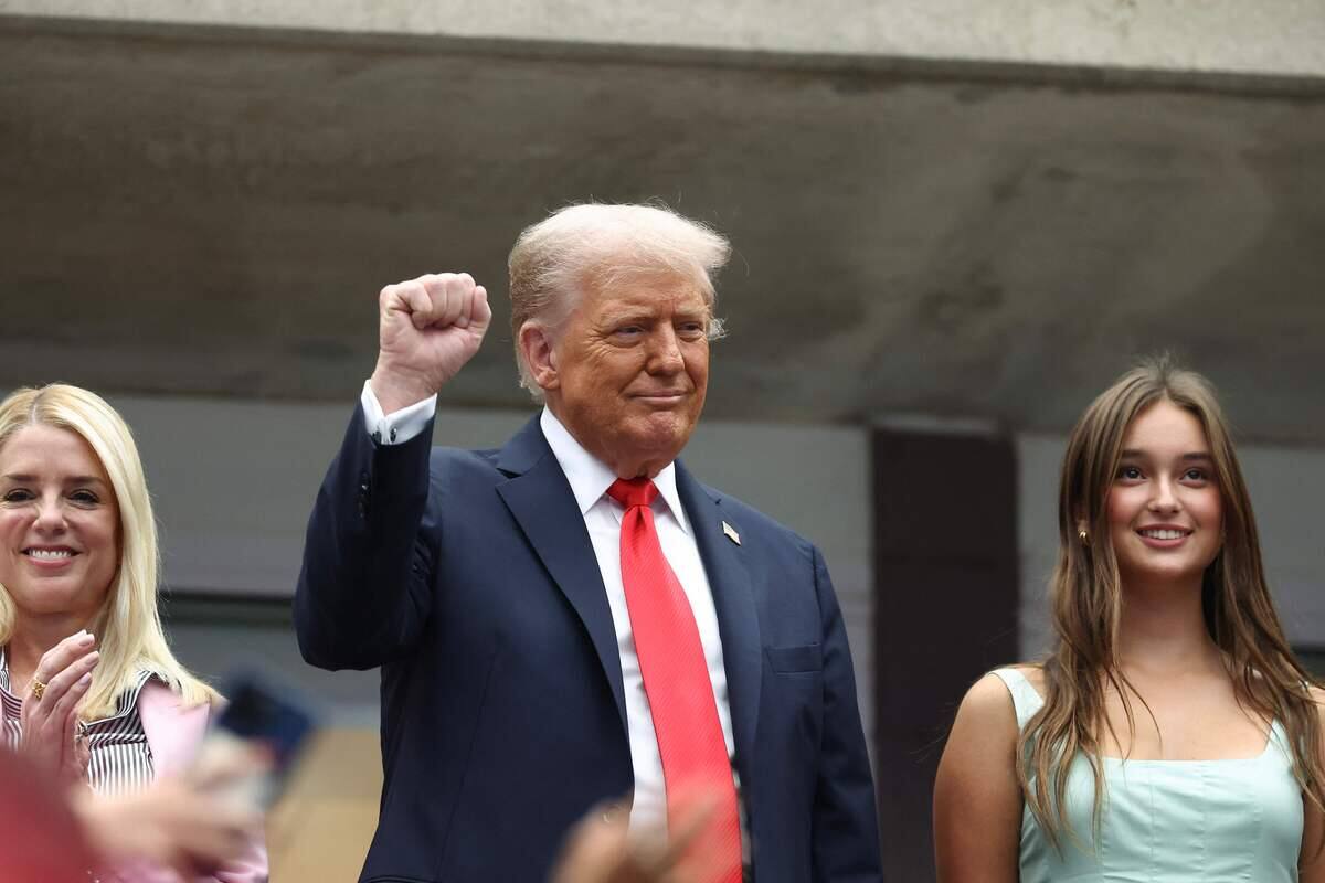 Donald Trump bri&egrave;vement hu&eacute; &agrave; la finale de l&rsquo;US Open, retard&eacute;e par sa pr&eacute;sence