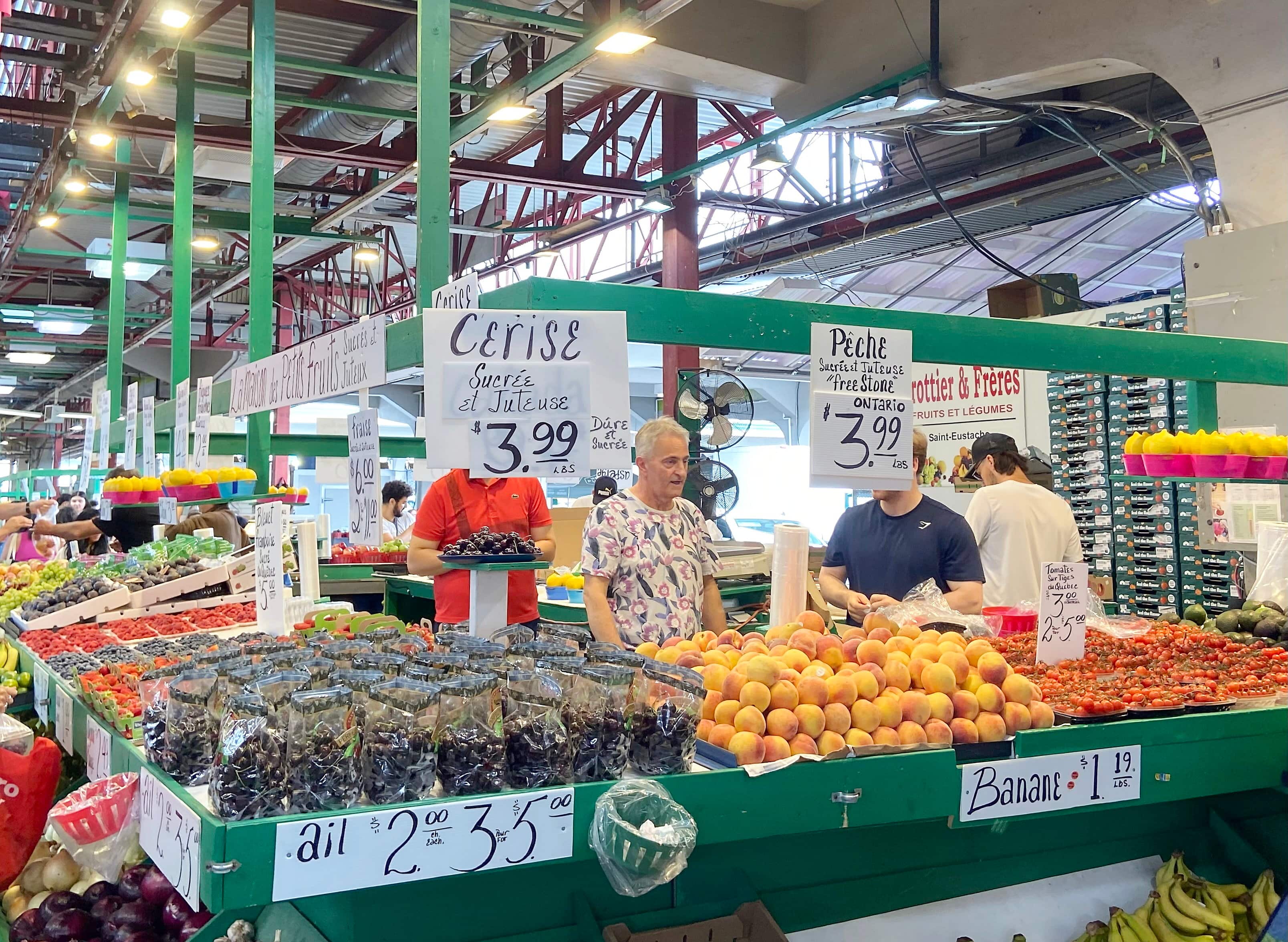 La guerre tarifaire reprend de plus belle et les Québécois ont un regain pour le boycottage des produits américains