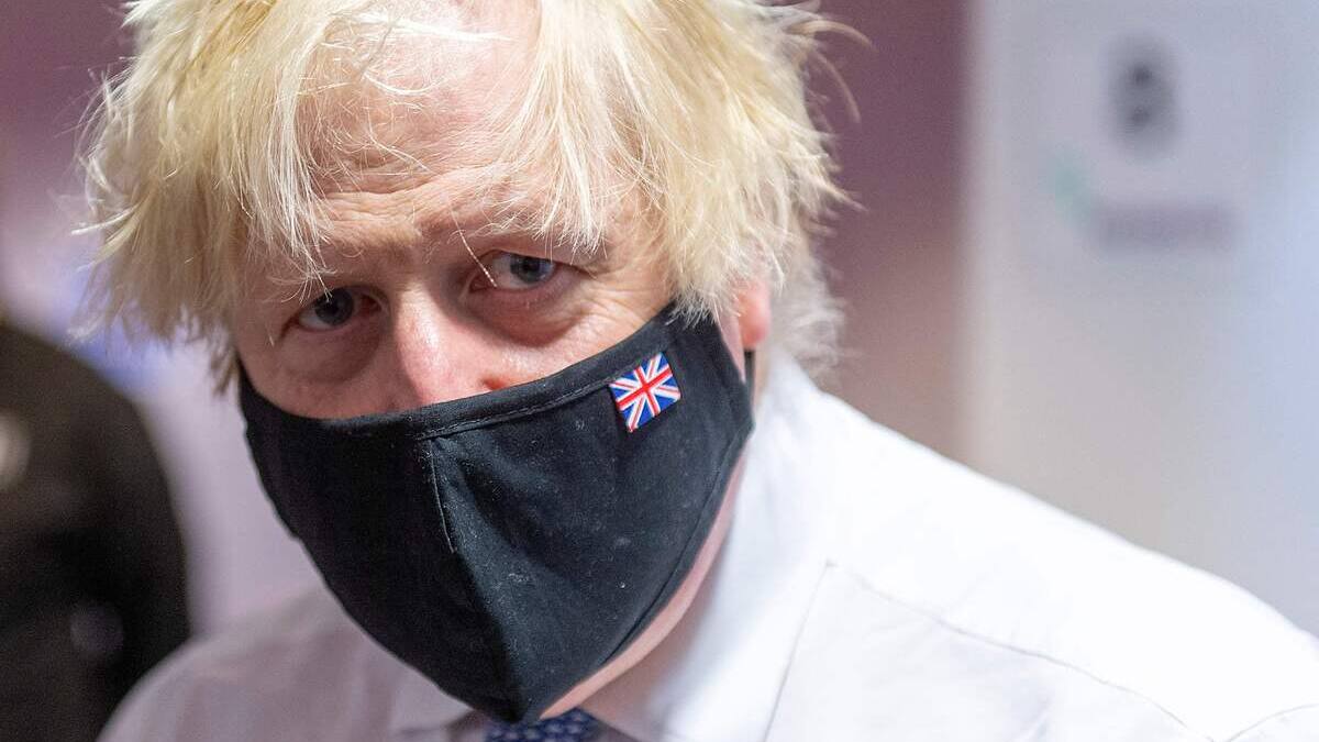 COVID-19: les hôpitaux soumis à une pression «considérable», admet Boris Johnson
